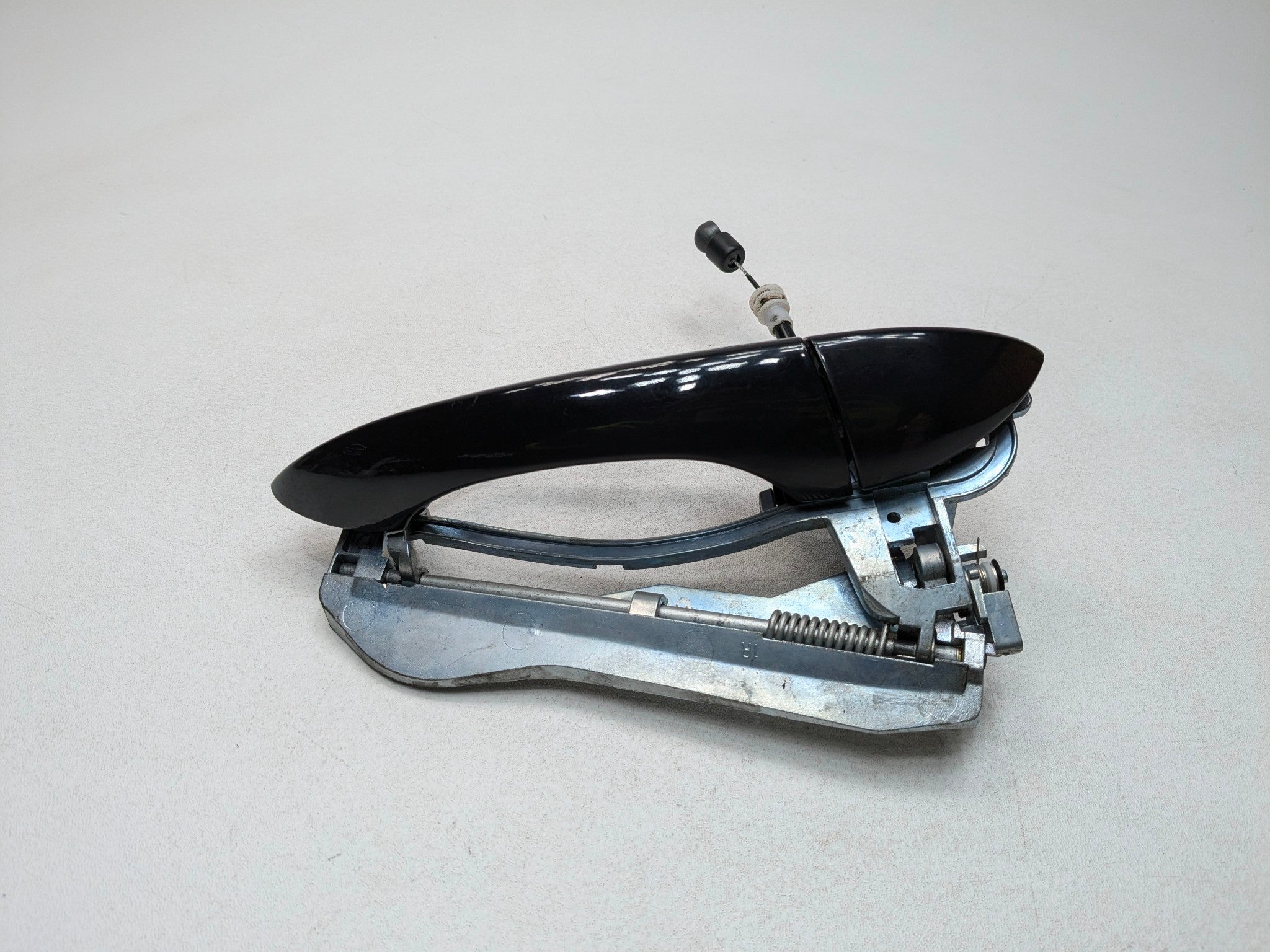 04 - 06 OEM BMW X5 FRONT RIGHT SIDE EXTERIOR DOOR HANDLE WITH CARRIER ASSEMBLY