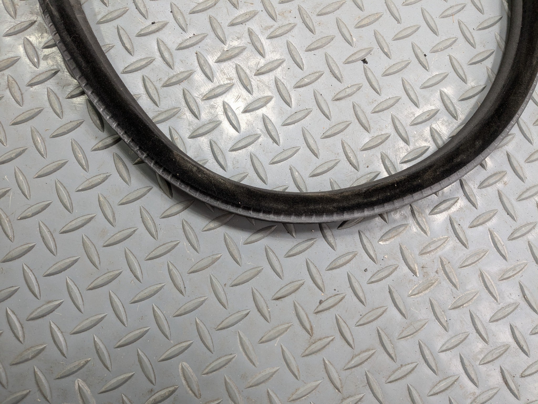 04 - 06 OEM BMW X5 REAR RIGHT PASSENGER SIDE DOOR SEAL WEATHER STRIPPING RUBBER