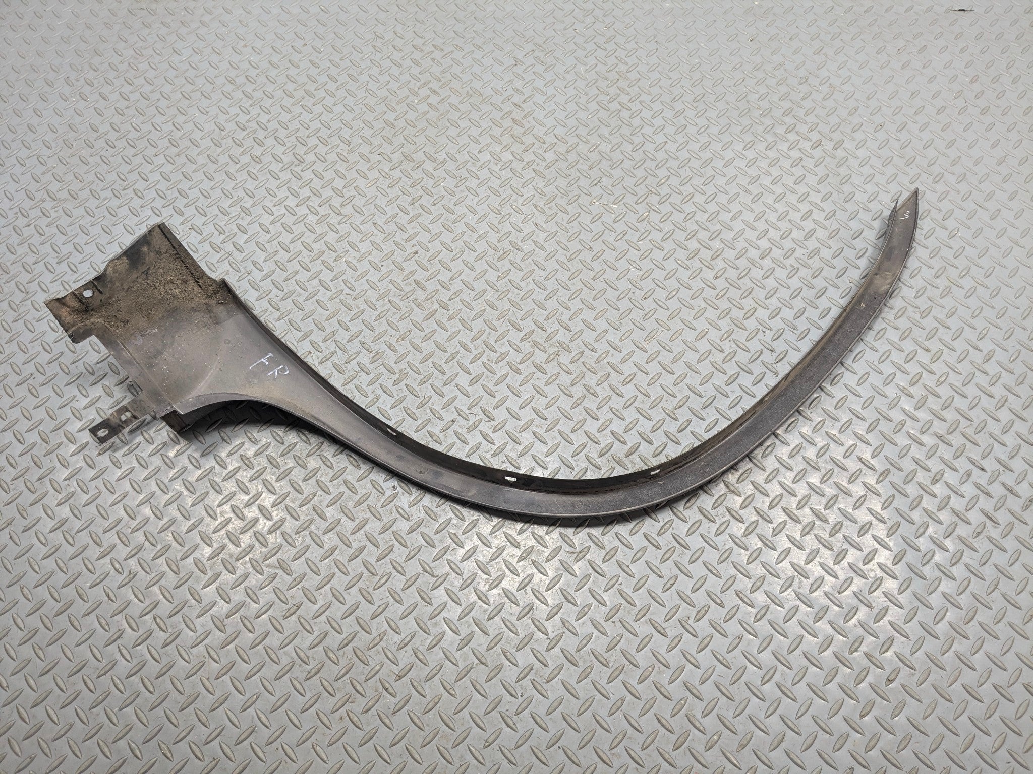 04 - 06 OEM BMW X5  FRONT RIGHT PASSENGER FENDER WHEEL ARCH FLARE TRIM MOULDING