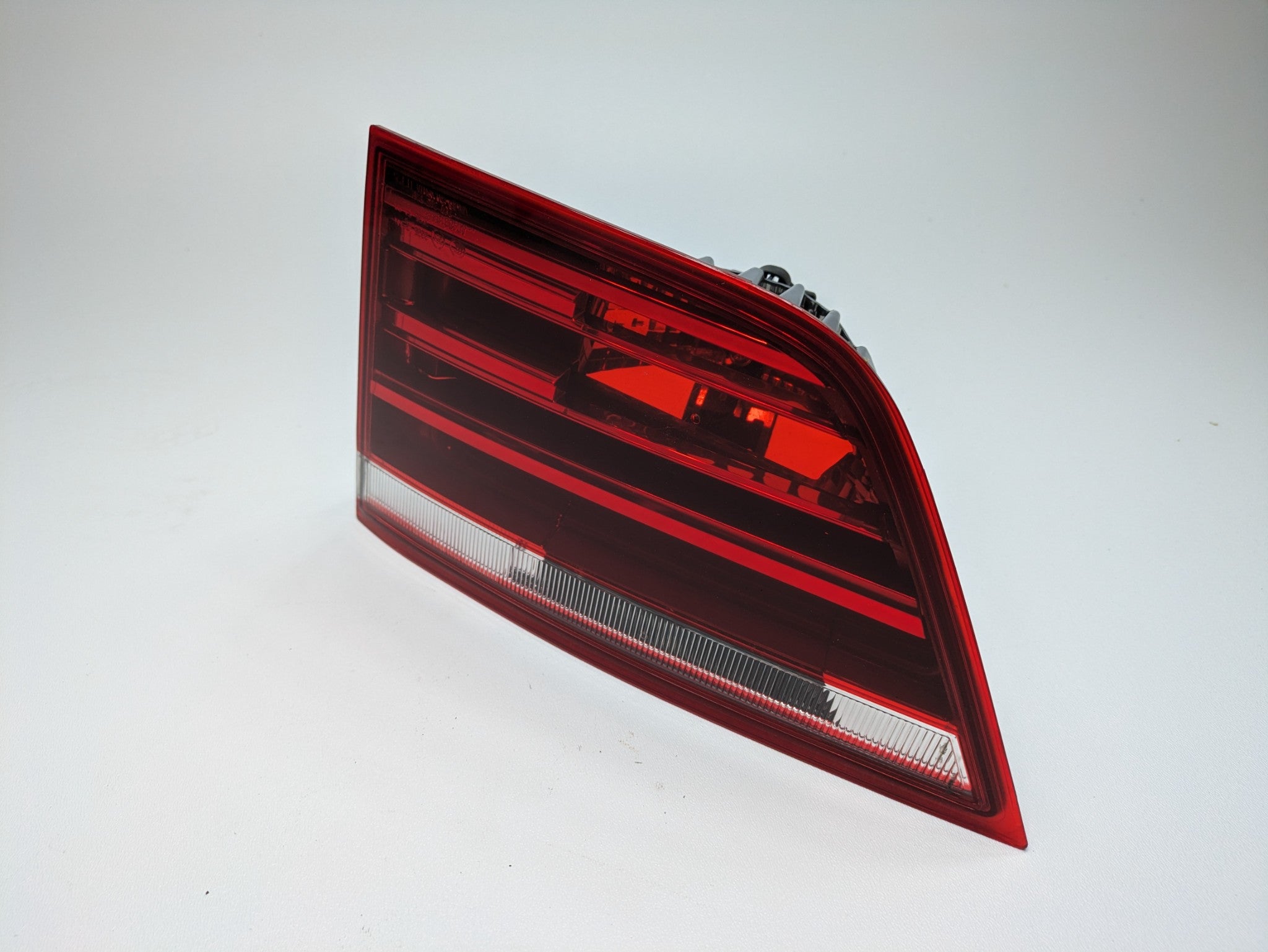 10 - 14 OEM BMW X3 RIGHT PASSENGER SIDE TAIL GATE MOUNTED TAIL LIGHT ASSEMBLY
