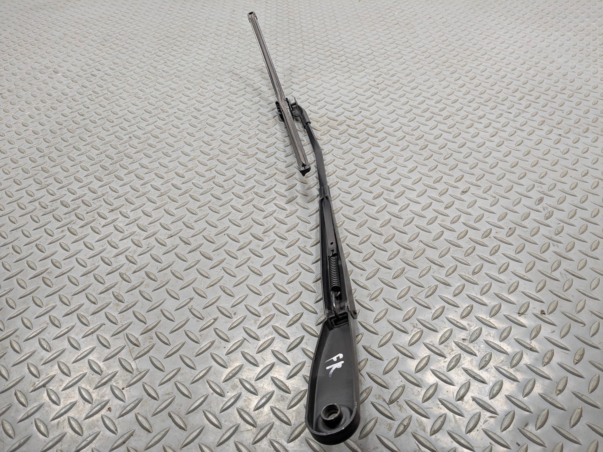 10 - 14 OEM BMW X3 FRONT RIGHT PASSENGER SIDE WINDSHIELD WIPER ARM WITH BLADE