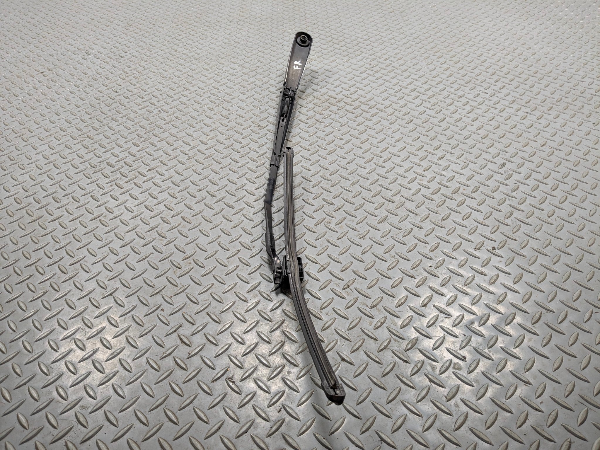 10 - 14 OEM BMW X3 FRONT RIGHT PASSENGER SIDE WINDSHIELD WIPER ARM WITH BLADE