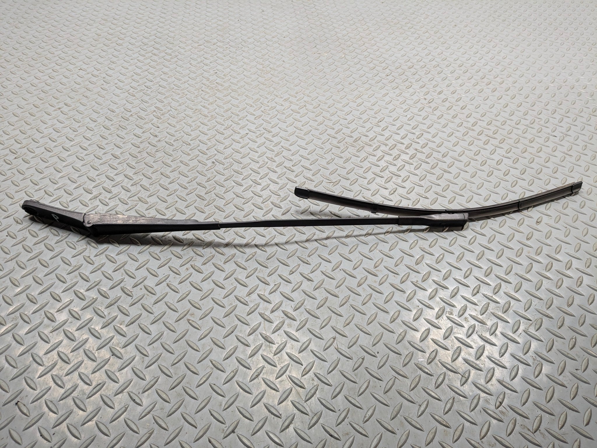 17 - 22 OEM AUDI S4 FRONT RIGHT PASSENGER SIDE WINDSHIELD WIPER ARM WITH BLADE