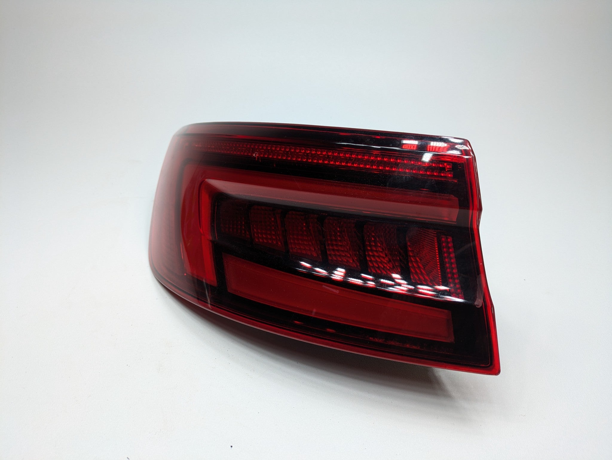 17 - 22 OEM AUDI S4 REAR LEFT DRIVER SIDE QUARTER MOUNTED TAIL LIGHT ASSEMBLY