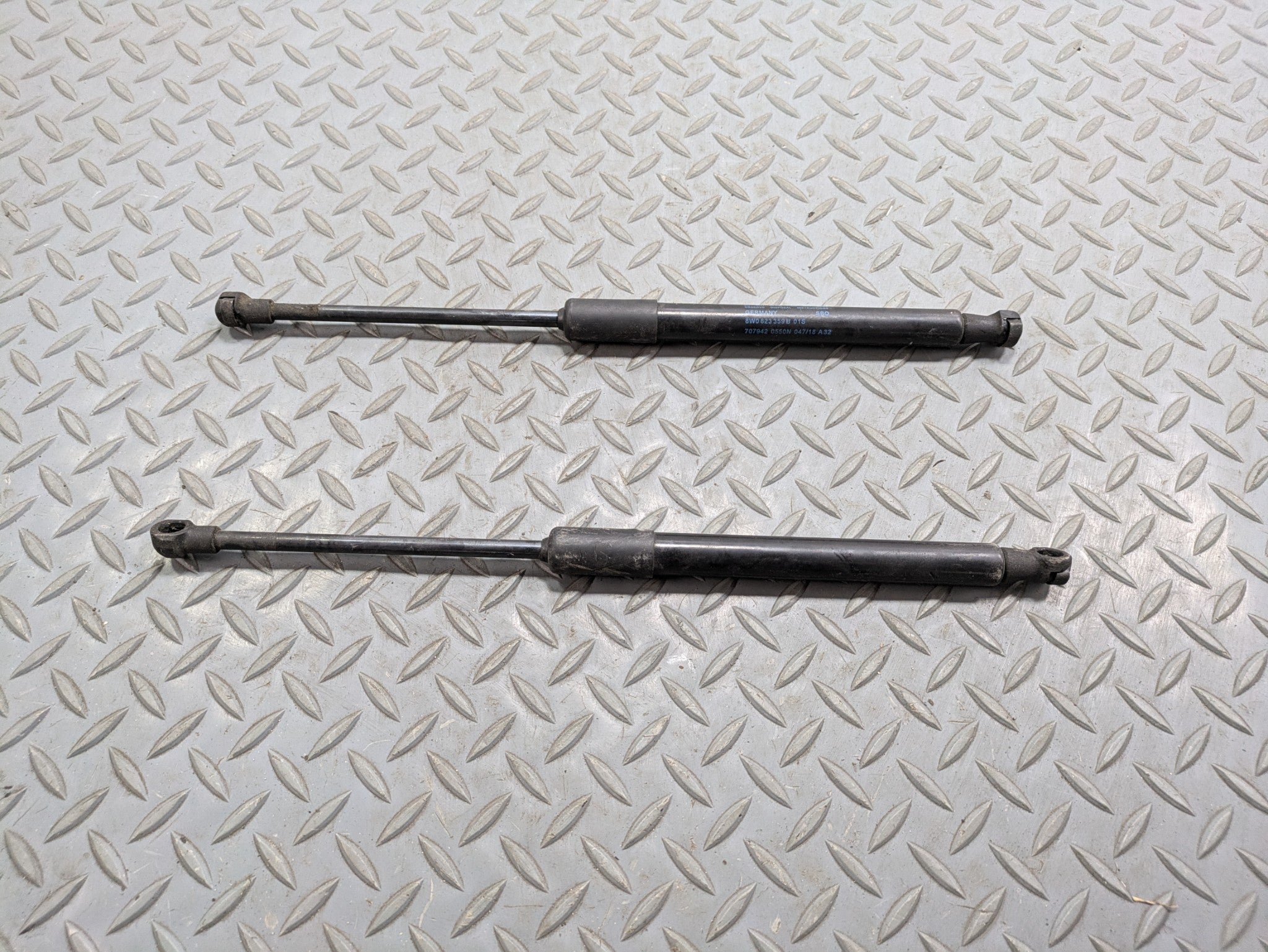 2017 - 2022 OEM AUDI S4 FRONT LEFT AND RIGHT SIDE BOONET HOOD LIFT SUPPORT SET
