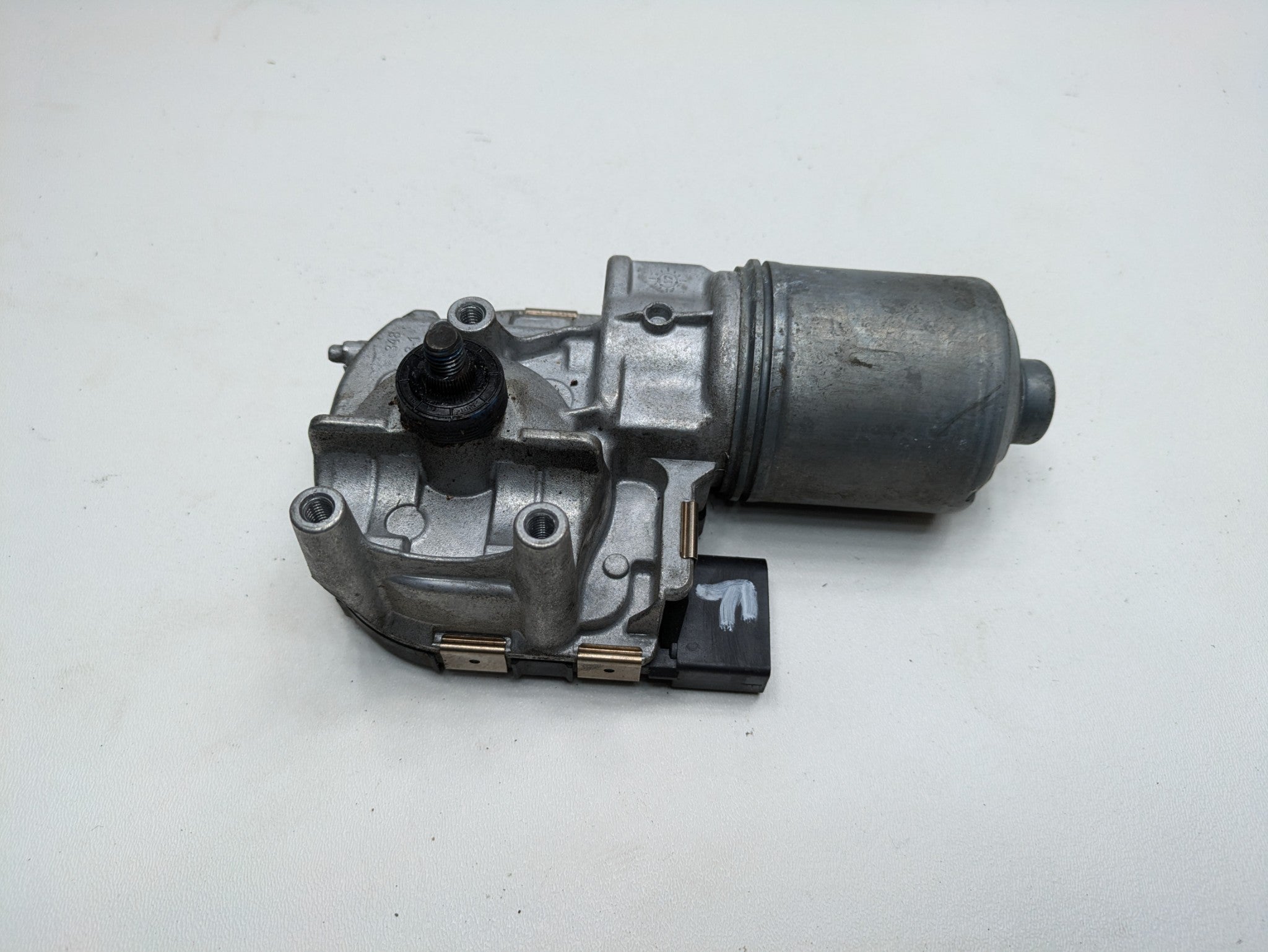 2017 - 2022 OEM AUDI S4 FRONT WINDSHIELD WIPER MOTOR ASSEMBLY
