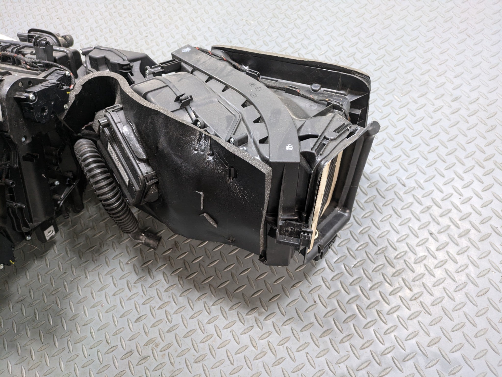 2017 - 2022 OEM AUDI S4 HVAC AC EVAPORATOR CLIMATE HEATER ASSEMBLY