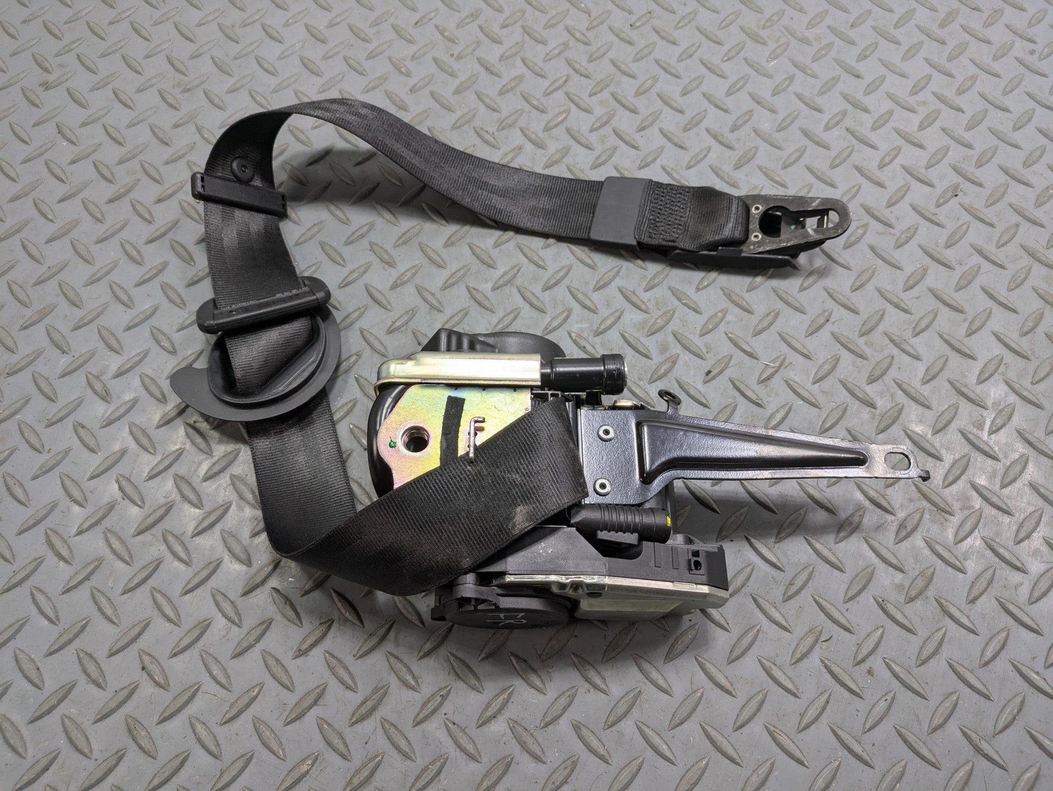 2017 - 2022 OEM AUDI S4 FRONT RIGHT PASSENGER SIDE SEAT BELT RETRACTOR BLACK
