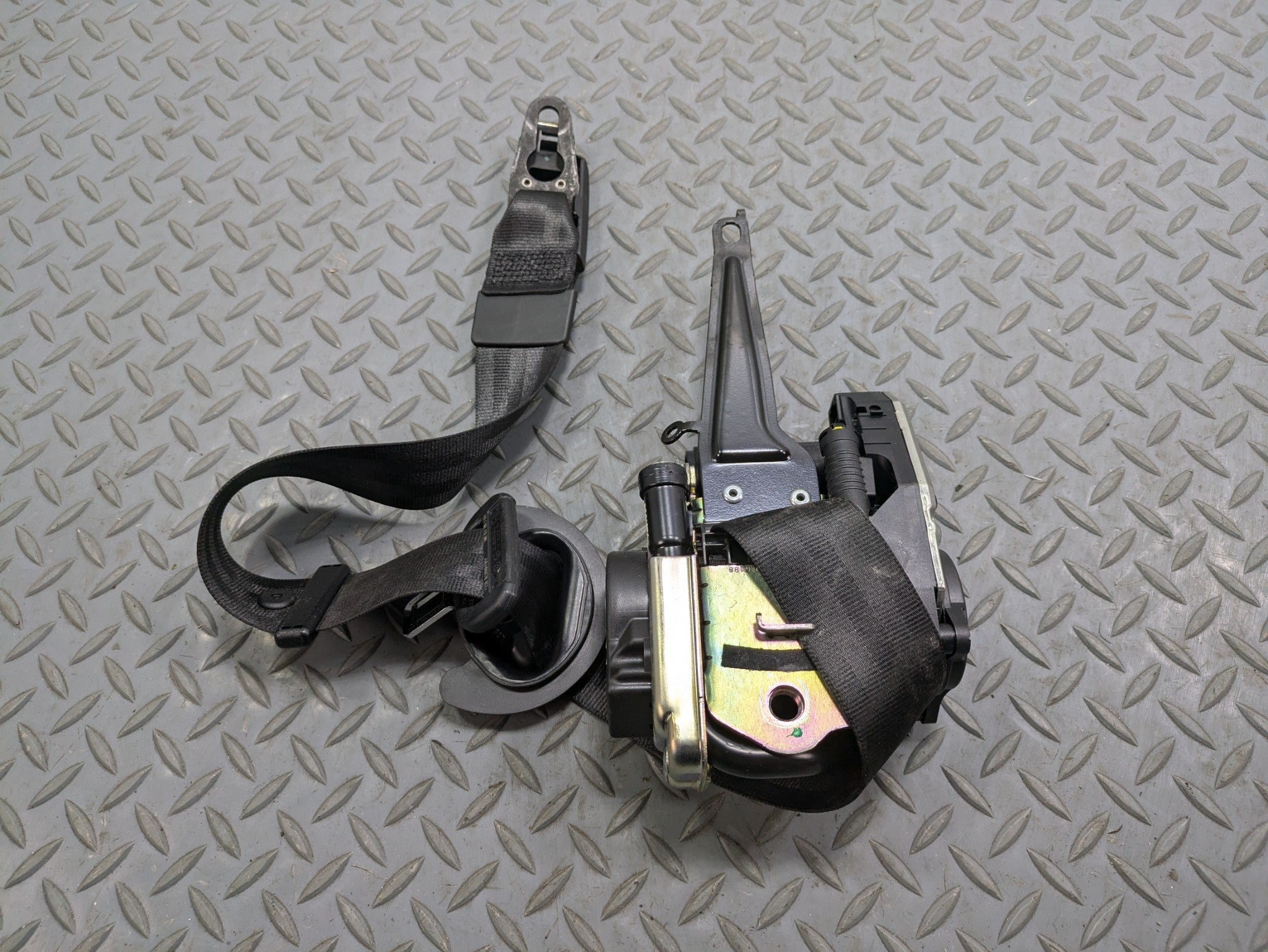 2017 - 2022 OEM AUDI S4 FRONT RIGHT PASSENGER SIDE SEAT BELT RETRACTOR BLACK