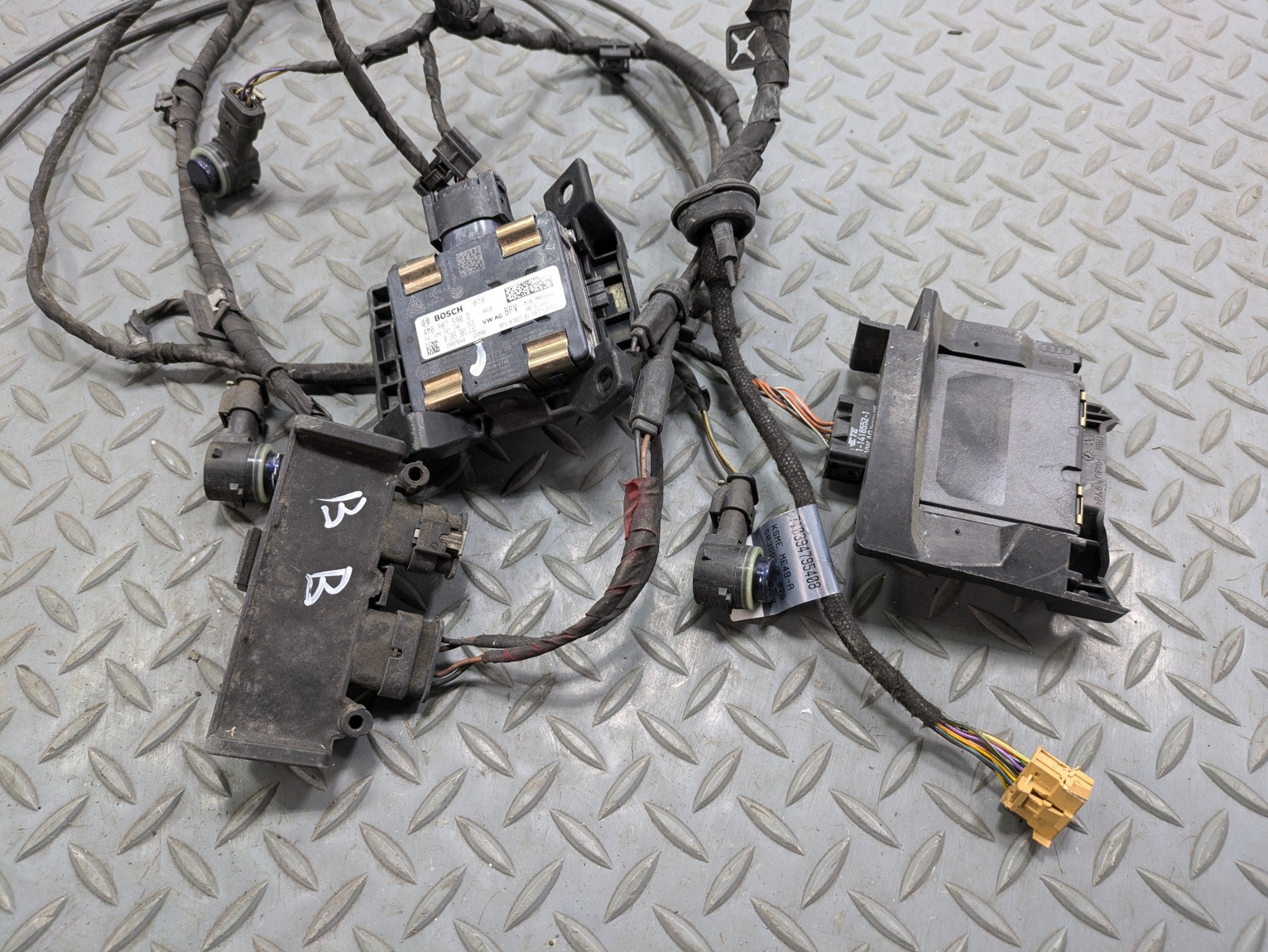 2017 - 2022 OEM AUDI S4 PARK ASSIST SENSOR WITH REAR WIRE HARNESS ASSEMBLY