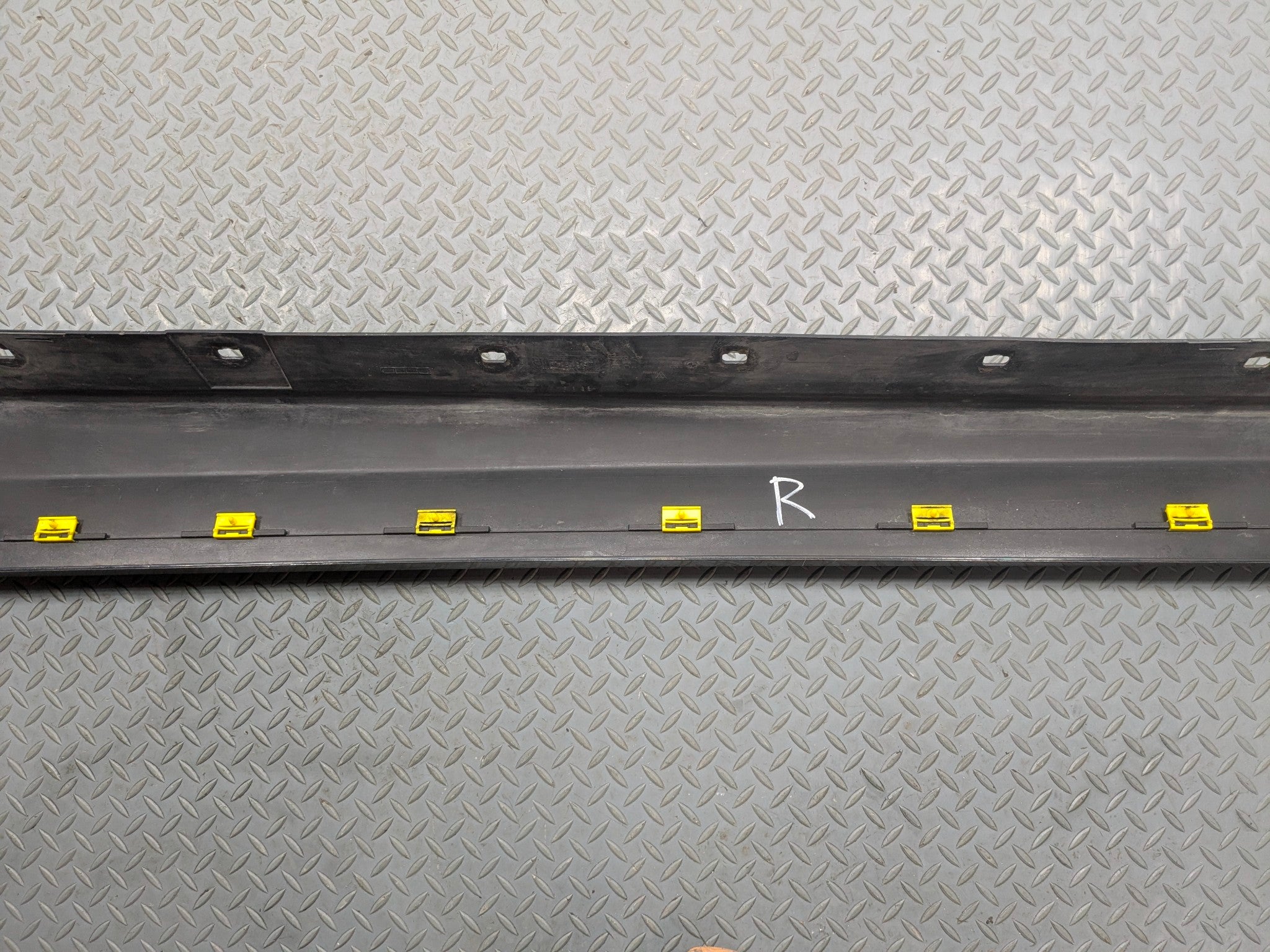 06 - 08 OEM BMW 328I RIGHT PASSENGER SIDE ROCKER MOLDING SKIRT COVER PANEL BLACK