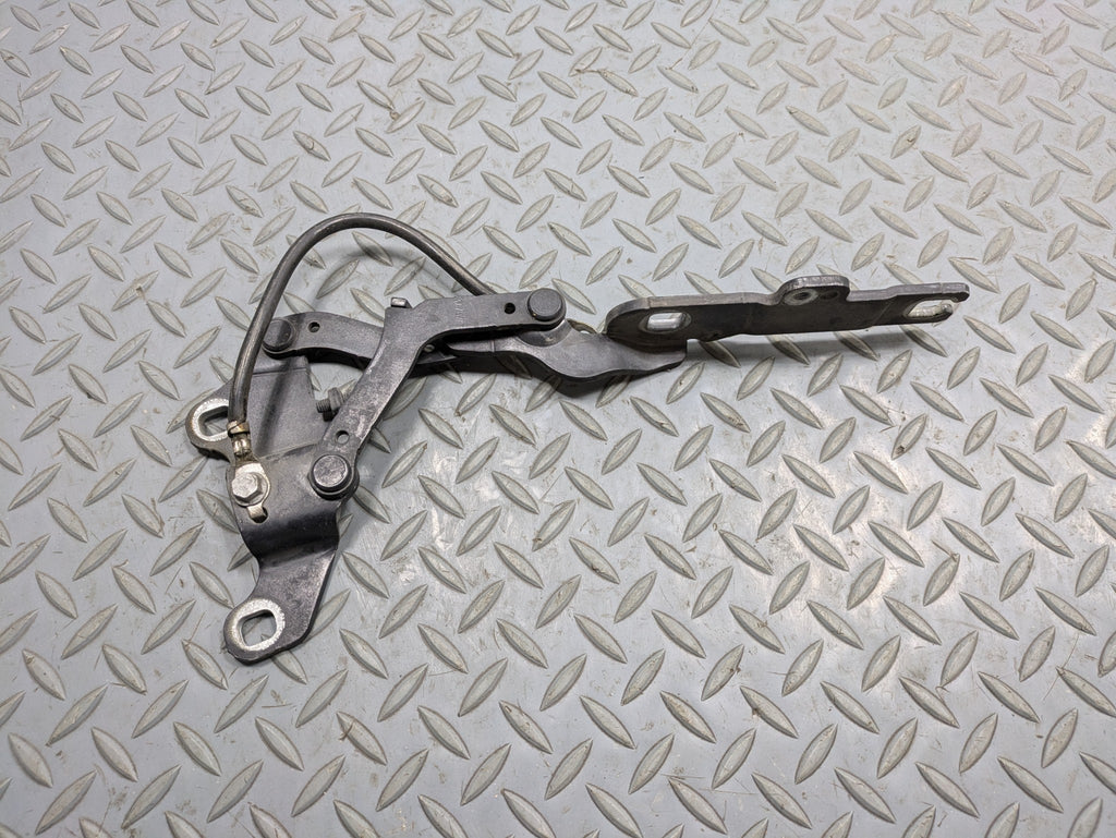 06 - 08 OEM BMW 328I FRONT LEFT DRIVER SIDE HOOD BONNET HINGE SUPPORT BRACKET