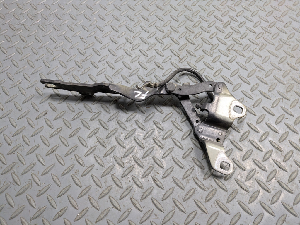 06 - 08 OEM BMW 328I FRONT LEFT DRIVER SIDE HOOD BONNET HINGE SUPPORT BRACKET