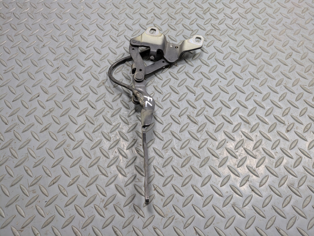 06 - 08 OEM BMW 328I FRONT LEFT DRIVER SIDE HOOD BONNET HINGE SUPPORT BRACKET