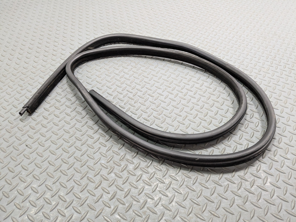 06 - 08 OEM BMW 328I FRONT LEFT DRIVER SIDE DOOR SEAL WEATHER STRIPPING RUBBER