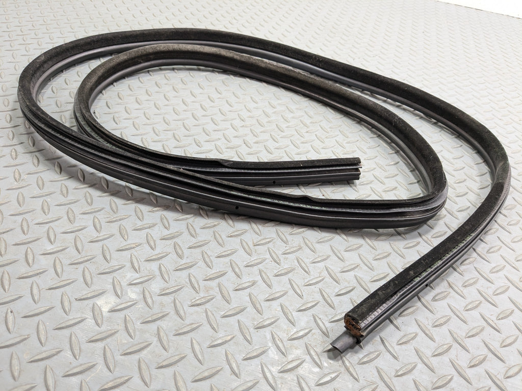 06 - 08 OEM BMW 328I FRONT LEFT DRIVER SIDE DOOR SEAL WEATHER STRIPPING RUBBER