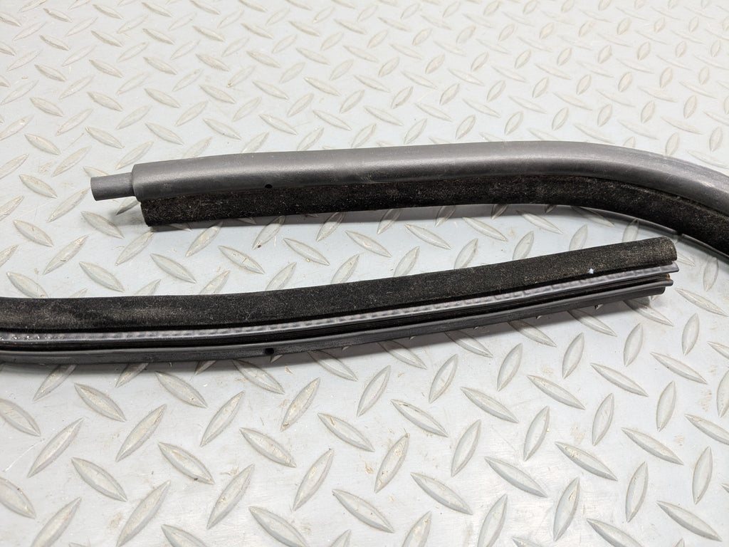06 - 08 OEM BMW 328I REAR LEFT DRIVER SIDE DOOR SEAL WEATHER STRIPPING RUBBER