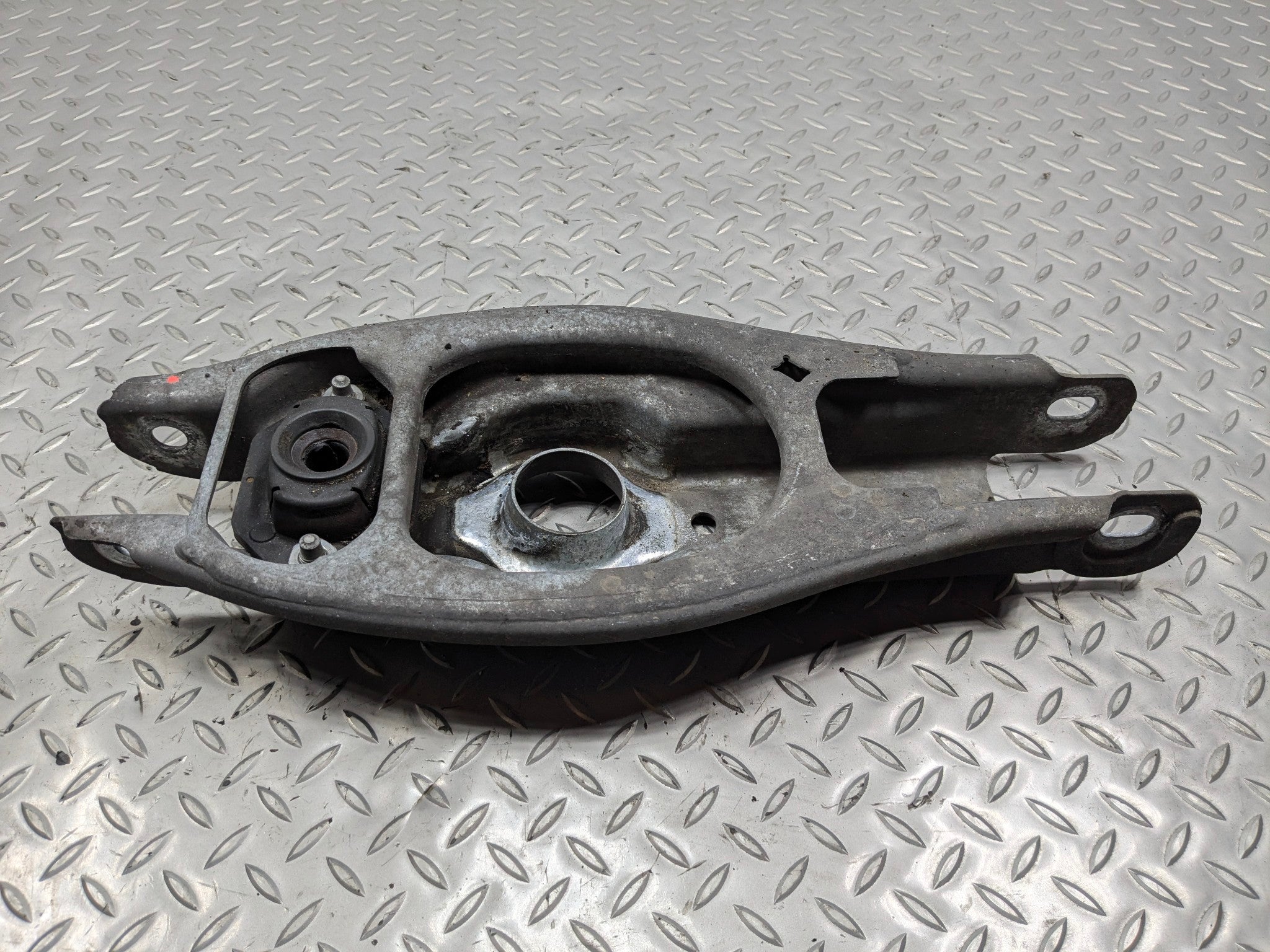 06 - 08 OEM BMW 328I REAR RIGHT PASSENGER SIDE LOWER CONTROL ARM SPRING PERCH