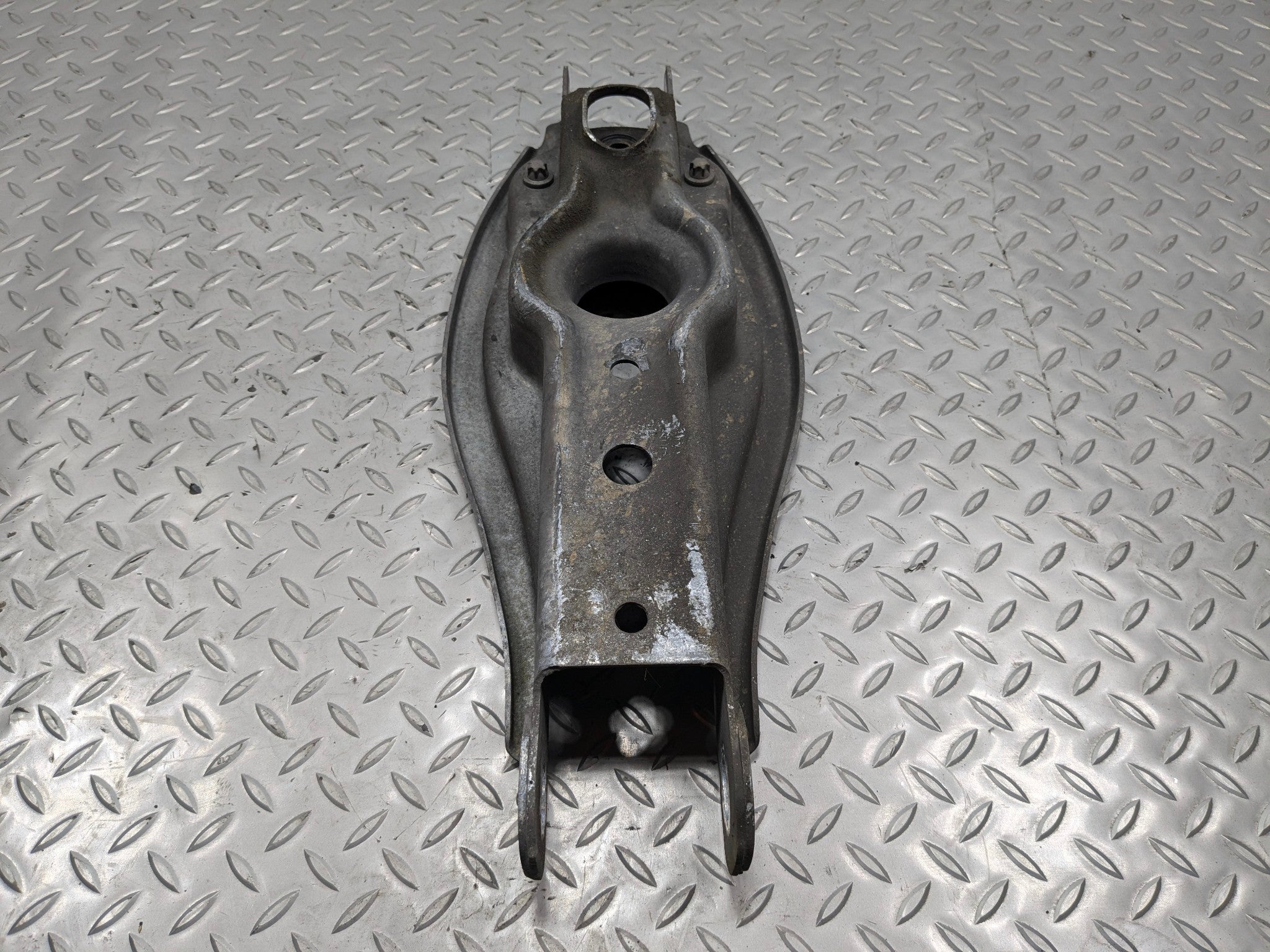 06 - 08 OEM BMW 328I REAR RIGHT PASSENGER SIDE LOWER CONTROL ARM SPRING PERCH