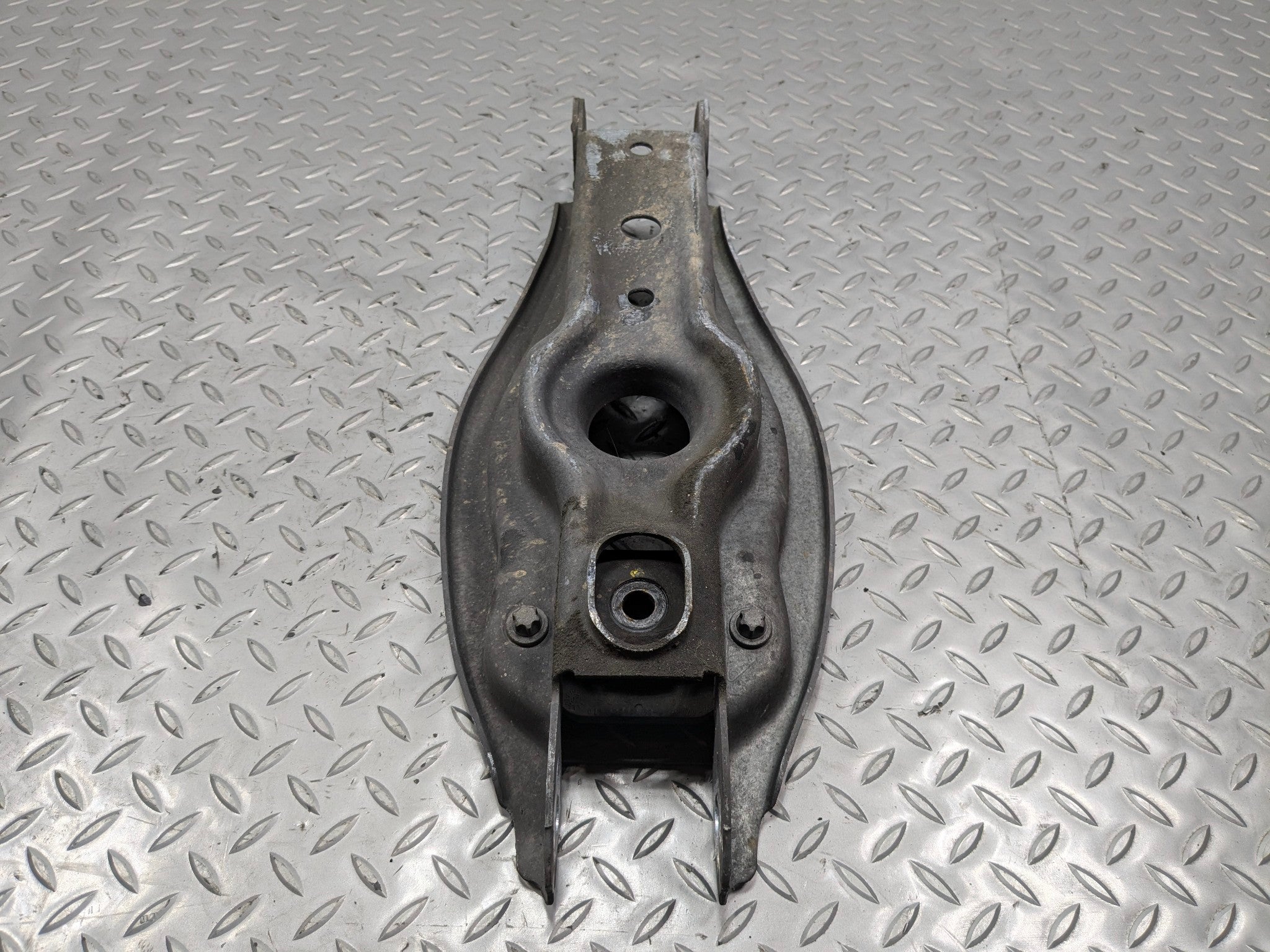 06 - 08 OEM BMW 328I REAR RIGHT PASSENGER SIDE LOWER CONTROL ARM SPRING PERCH