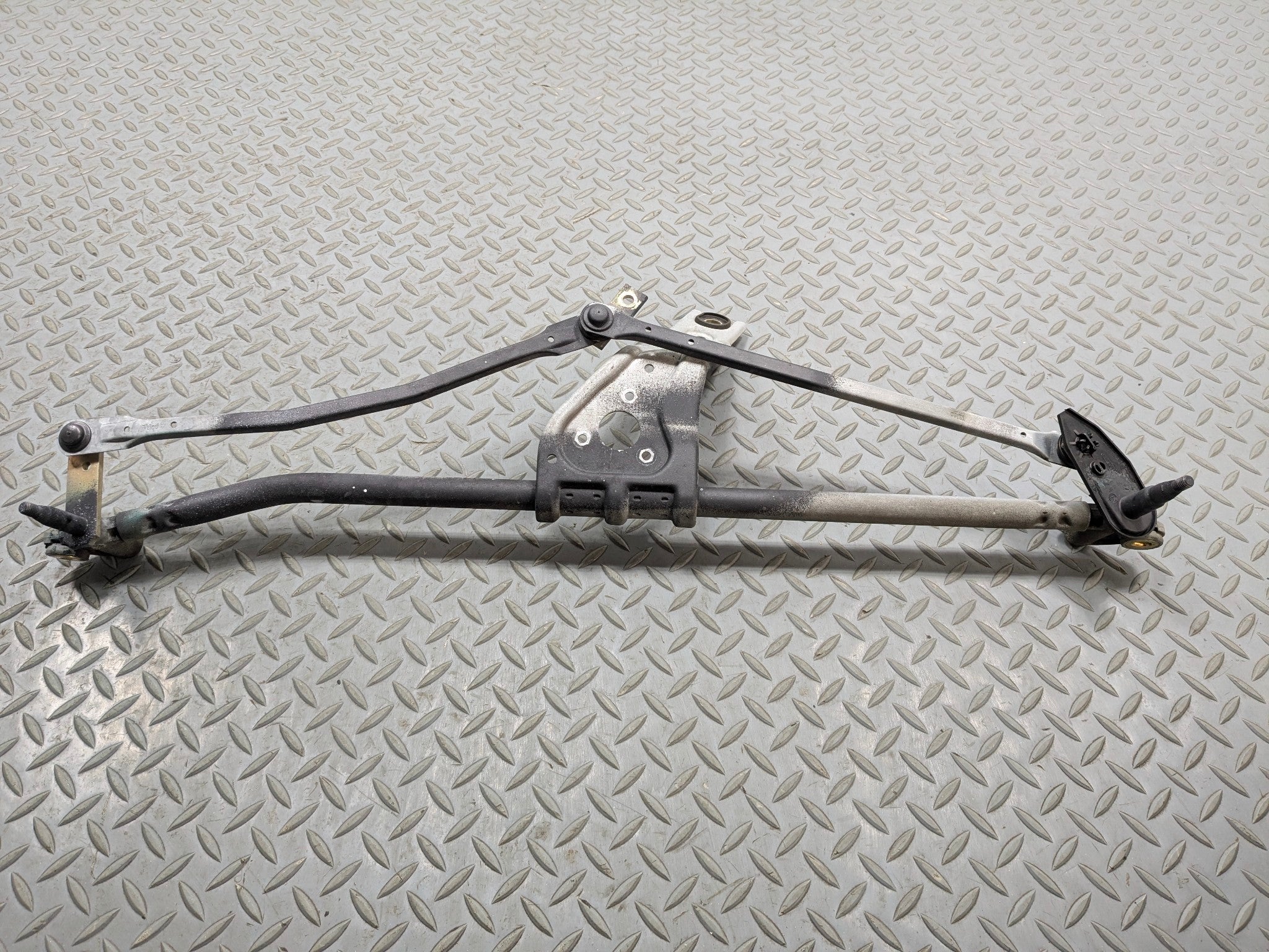 2002 - 2004 OEM MINI COOPER WINDSHIELD WIPER TRANSMISSION LINKAGE WITHOUT MOTOR
