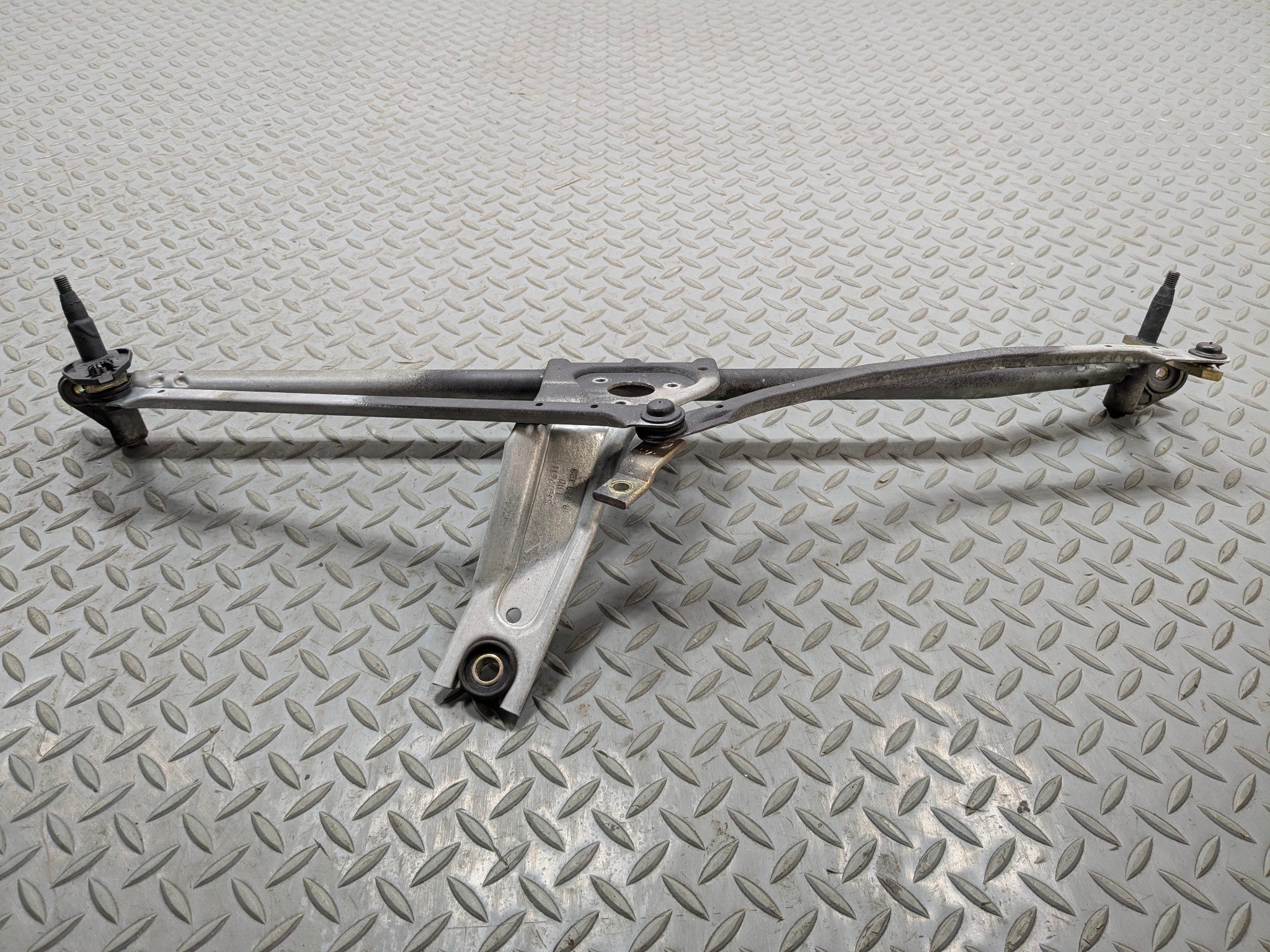 2002 - 2004 OEM MINI COOPER WINDSHIELD WIPER TRANSMISSION LINKAGE WITHOUT MOTOR