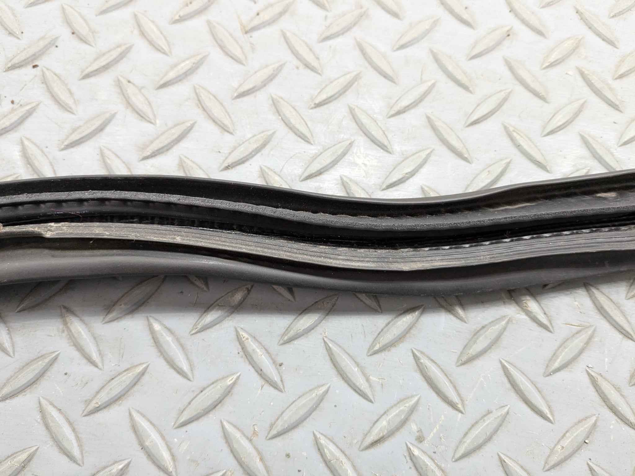2002 - 2004 OEM MINI COOPER FRONT RIGHT SIDE DOOR SEAL WEATHER STRIPPING RUBBER
