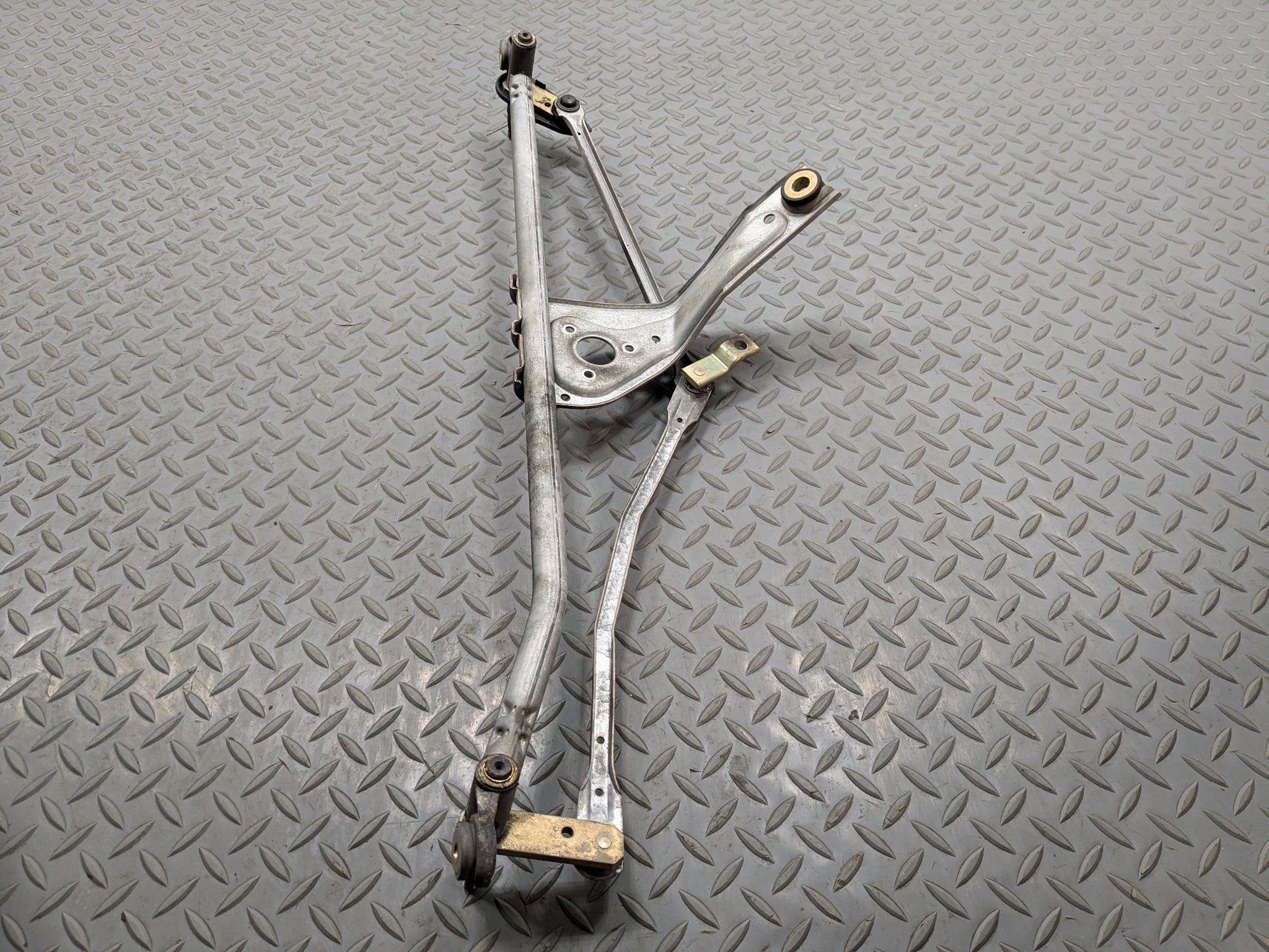 2002 - 2004 OEM MINI COOPER WINDSHIELD WIPER TRANSMISSION LINKAGE WITHOUT MOTOR