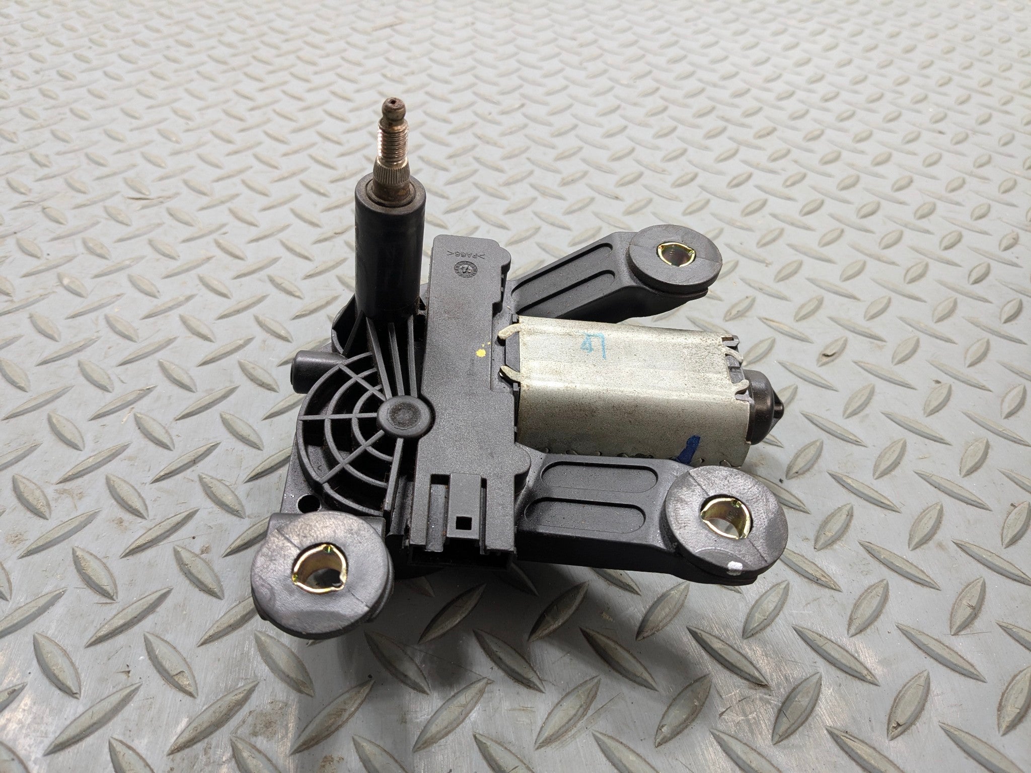 2002 - 2004 OEM MINI COOPER REAR BACK WINDSHIELD GLASS WIPER MOTOR