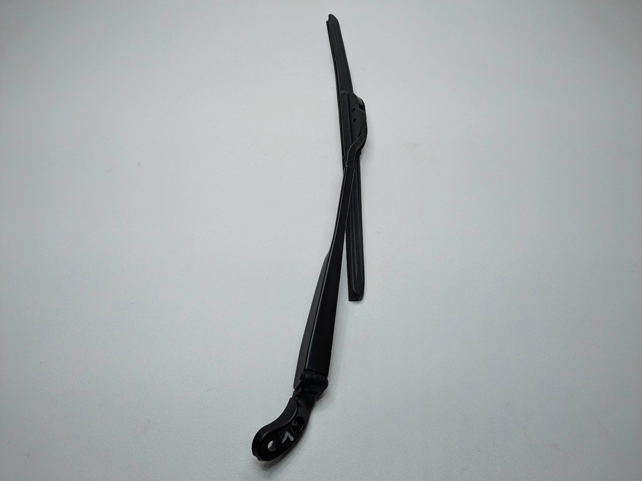 2002 - 2004 OEM MINI COOPER FRONT LEFT SIDE WINDSHIELD WIPER ARM WITH BLADE