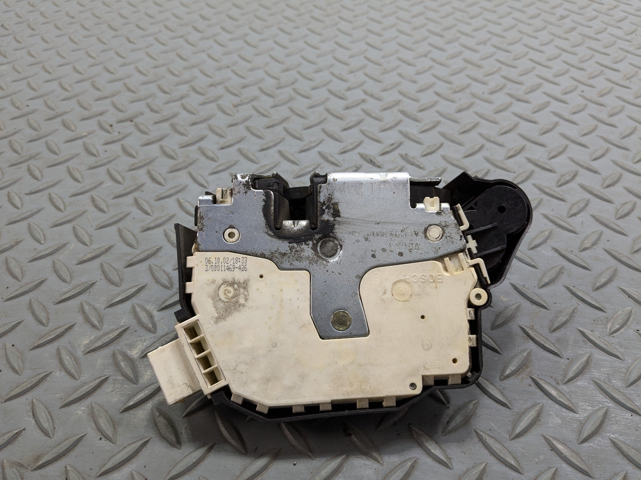 2002 - 2004 OEM MINI COOPER FRONT LEFT DRIVER SIDE DOOR LATCH LOCK ACTUATOR