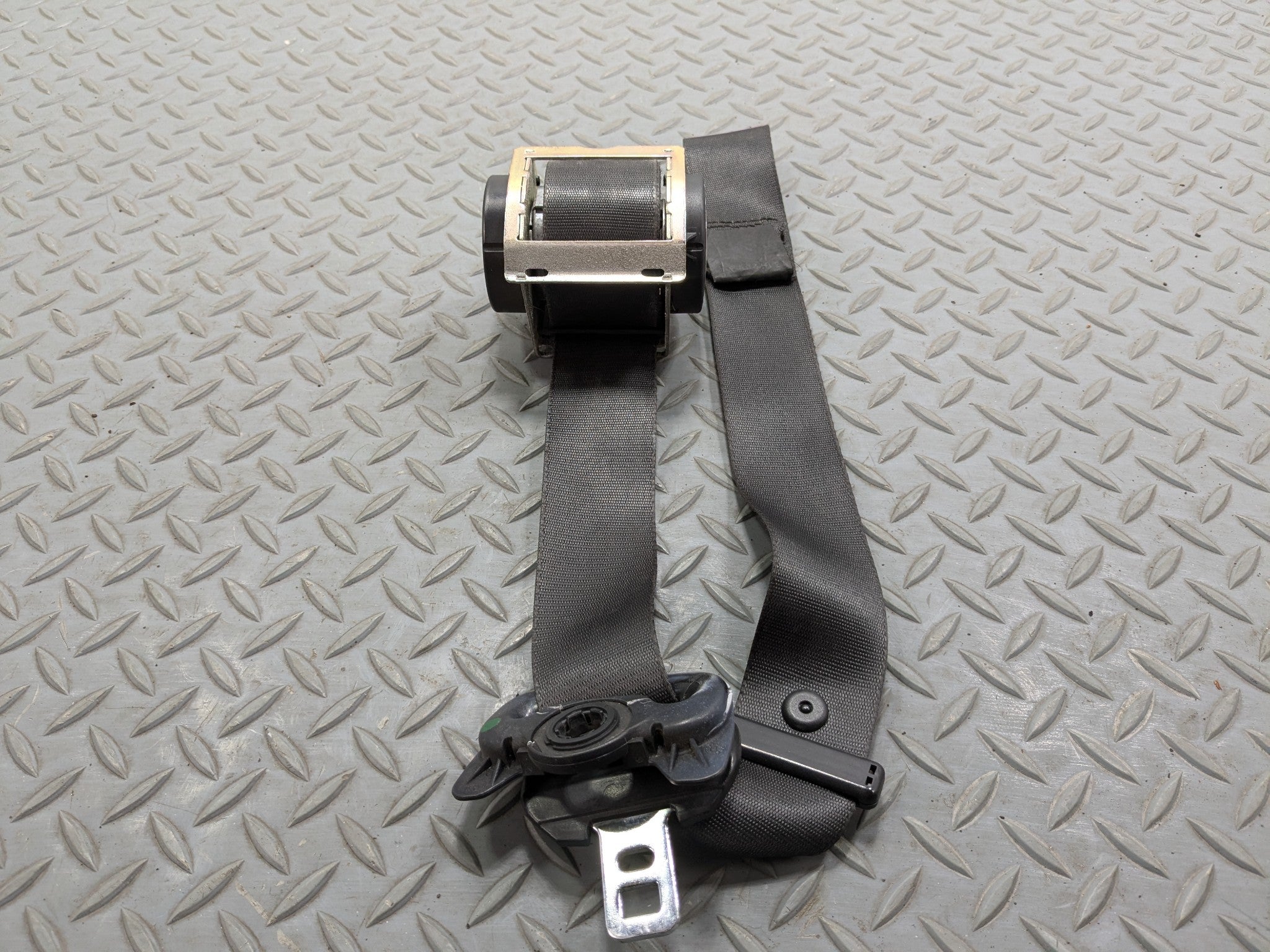 2002 - 2004 OEM MINI COOPER FRONT RIGHT PASSENGER SIDE SEAT BELT RETRACTOR BLACK