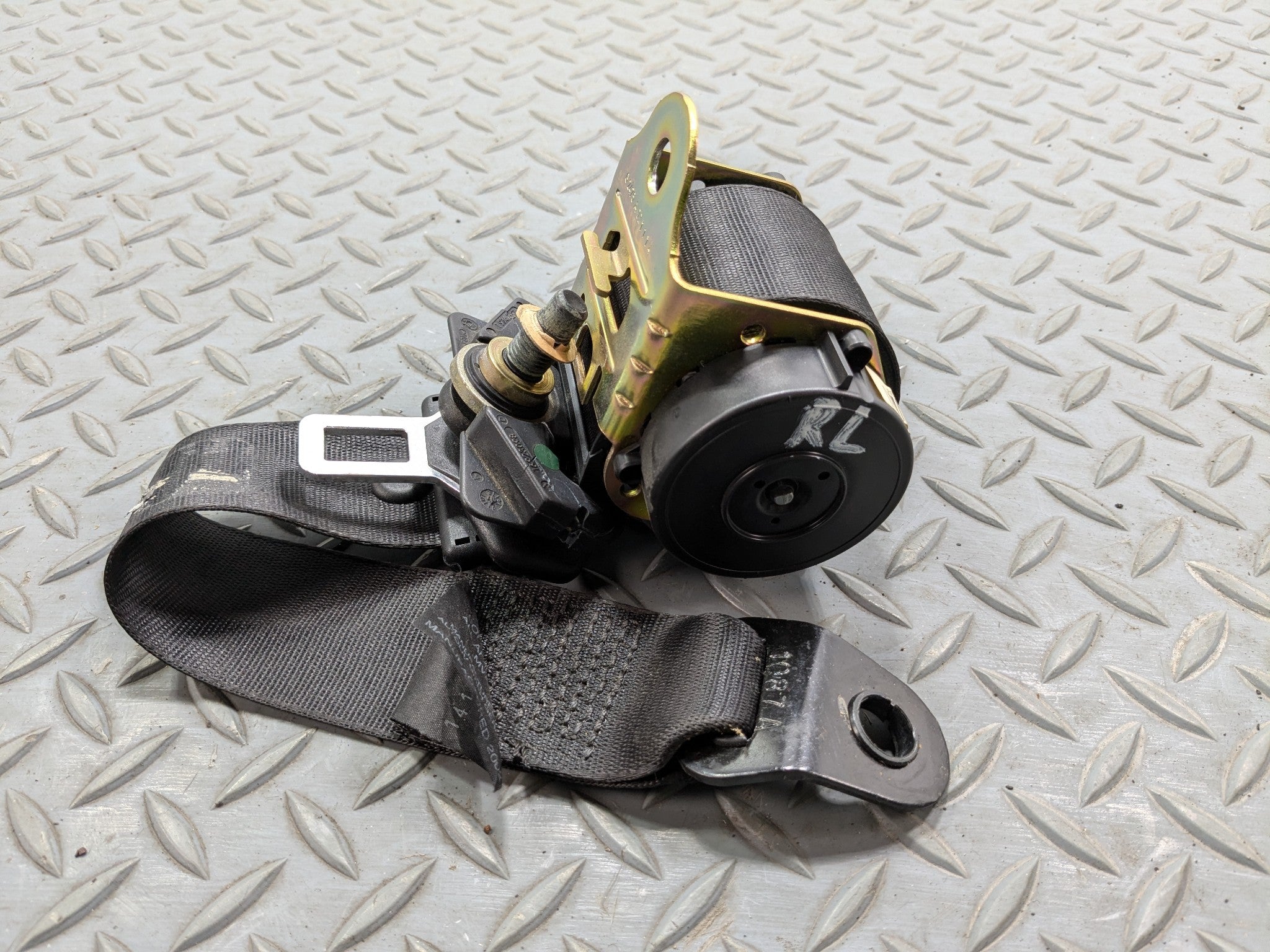 2002 - 2004 OEM MINI COOPER REAR LEFT DRIVER SIDE SEAT BELT RETRACTOR BLACK