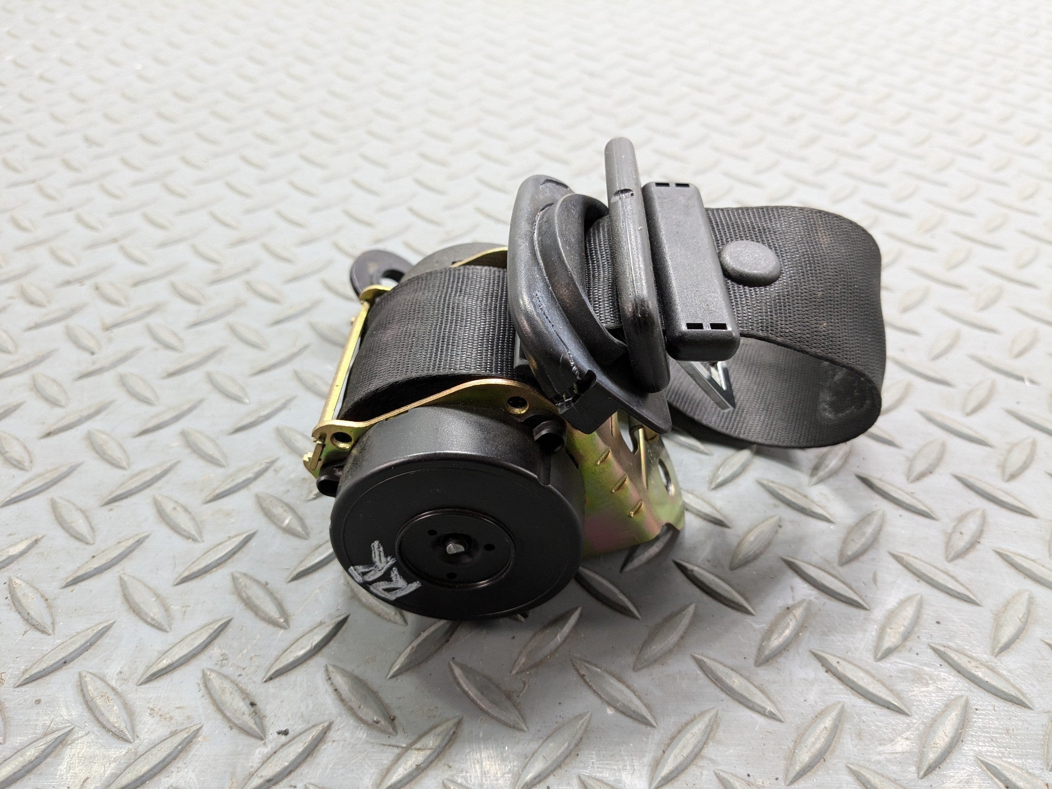 2002 - 2004 OEM MINI COOPER REAR RIGHT PASSENGER SIDE SEAT BELT RETRACTOR BLACK