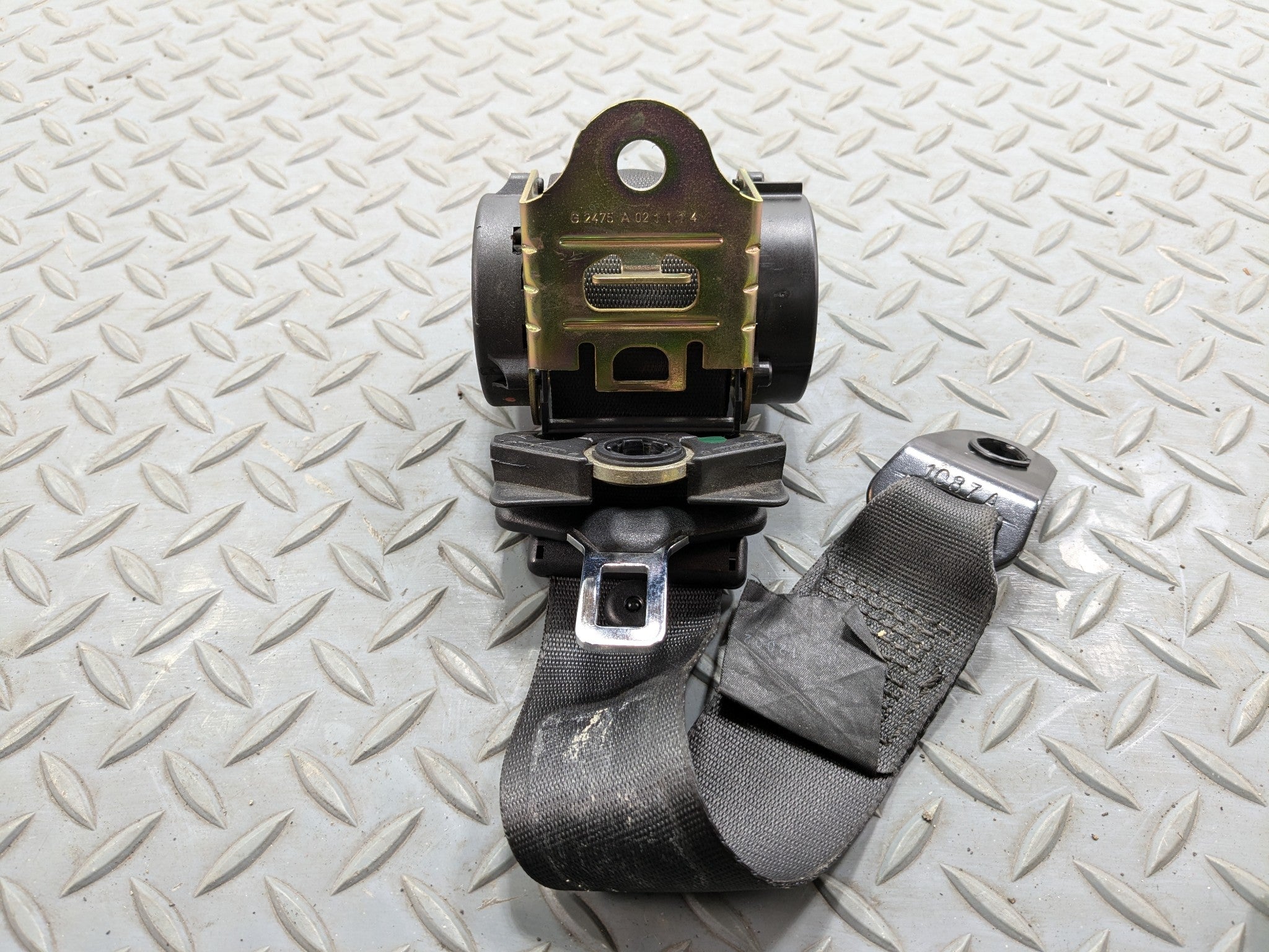 2002 - 2004 OEM MINI COOPER REAR RIGHT PASSENGER SIDE SEAT BELT RETRACTOR BLACK