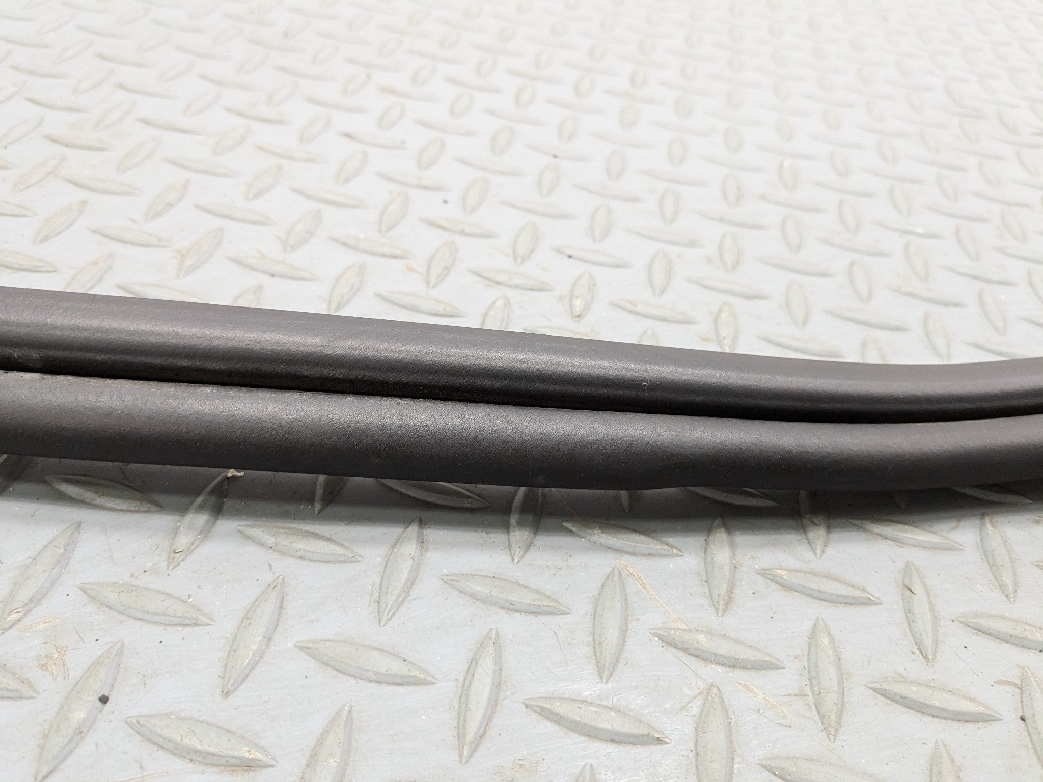 2002 - 2004 OEM MINI COOPER TRUNK LID DOOR SEAL WEATHER STRIPPING RUBBER BLACK