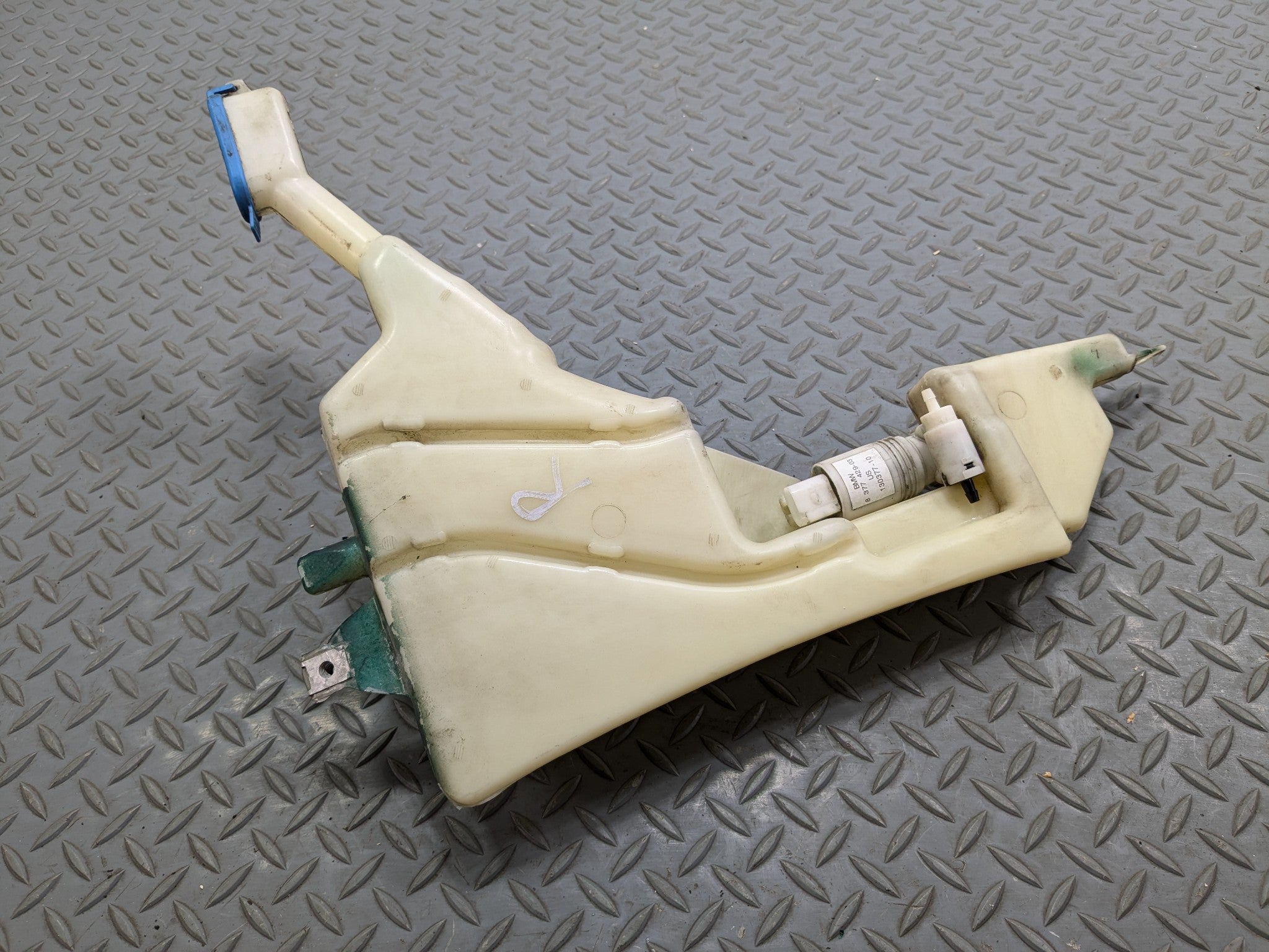 2002 - 2004 OEM MINI COOPER RIGHT SIDE WINDSHIELD WASHER BOTTLE RESERVOIR TANK