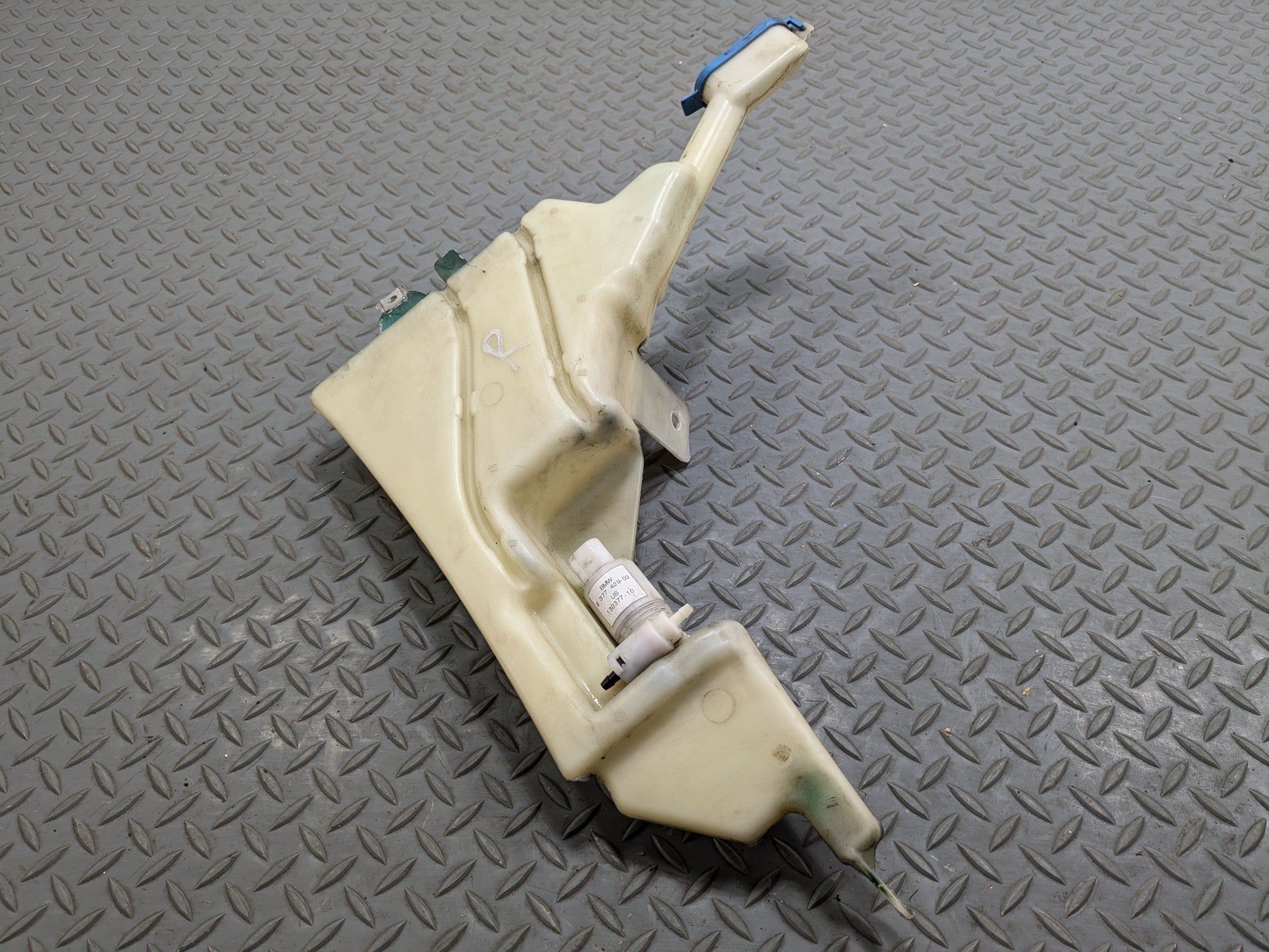 2002 - 2004 OEM MINI COOPER RIGHT SIDE WINDSHIELD WASHER BOTTLE RESERVOIR TANK