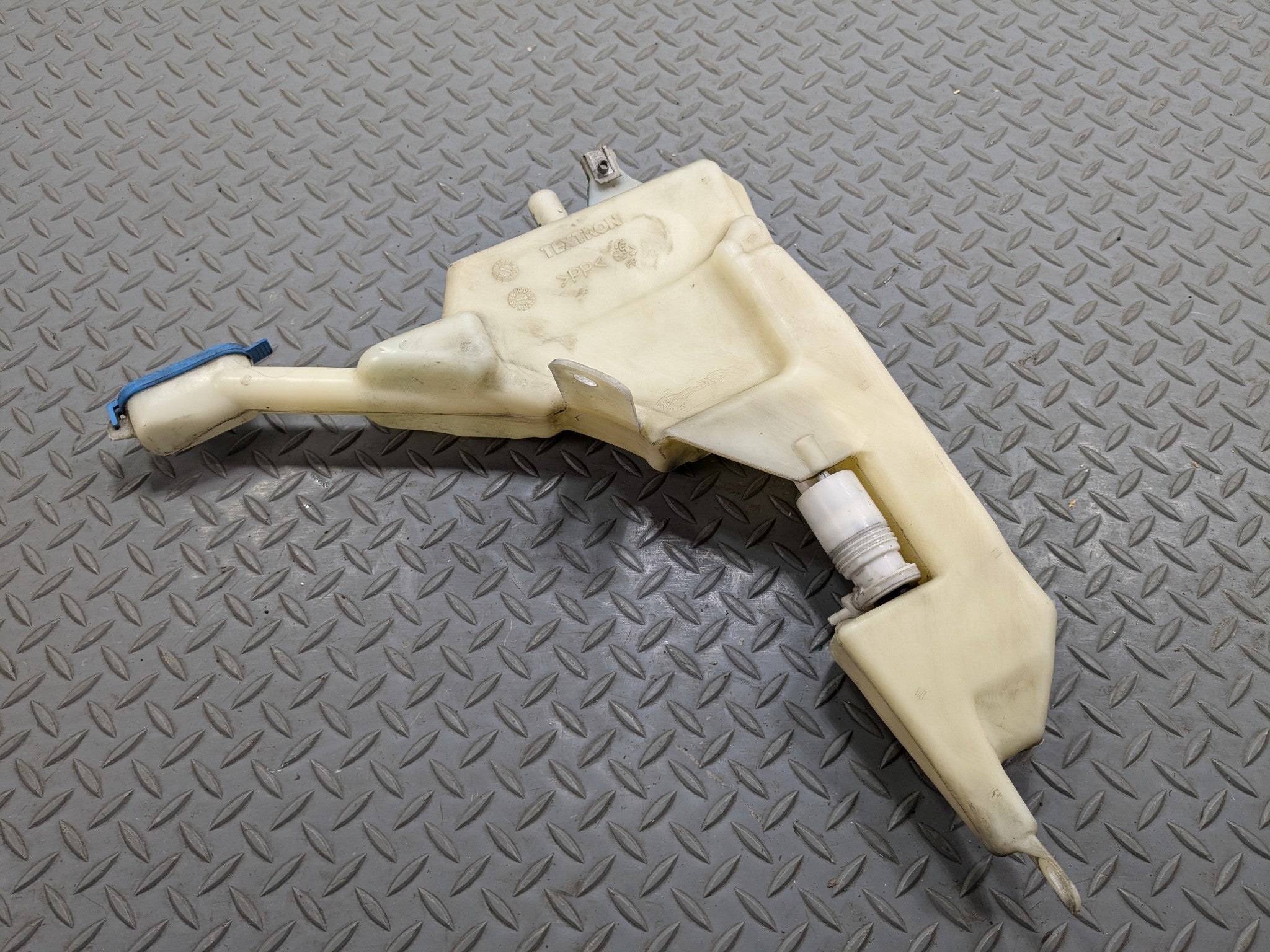 2002 - 2004 OEM MINI COOPER RIGHT SIDE WINDSHIELD WASHER BOTTLE RESERVOIR TANK