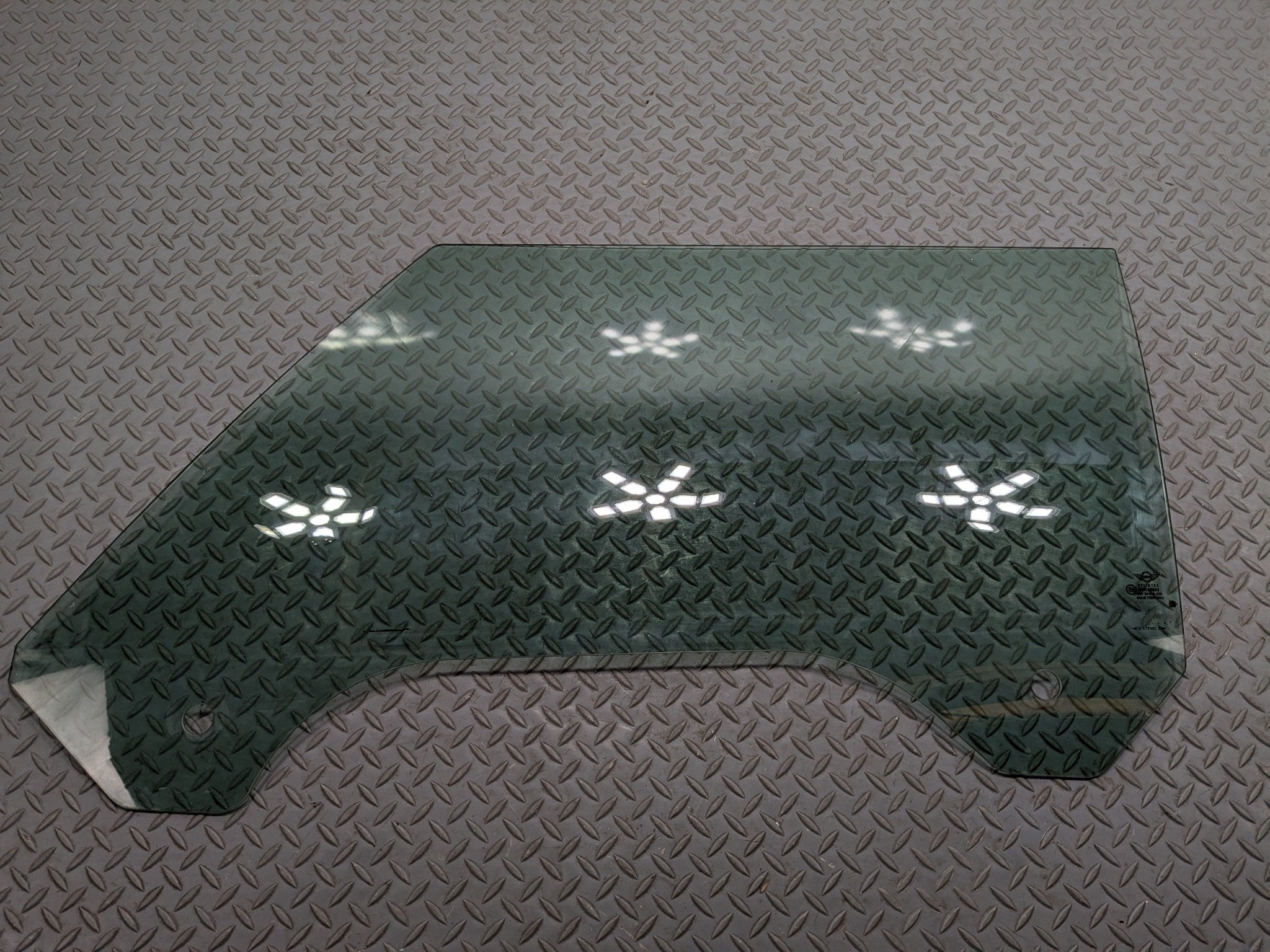 2002 - 2004 OEM MINI COOPER FRONT LEFT DRIVER SIDE DOOR WINDOW GLASS