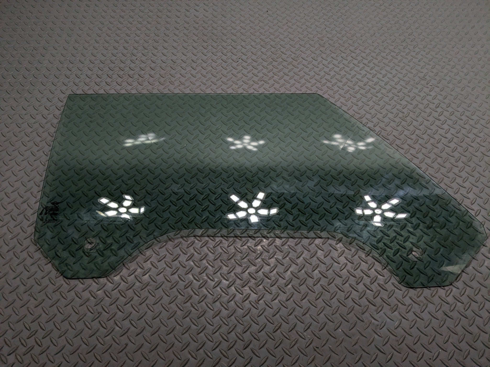 2002 - 2004 OEM MINI COOPER FRONT RIGHT PASSENGER SIDE DOOR WINDOW GLASS