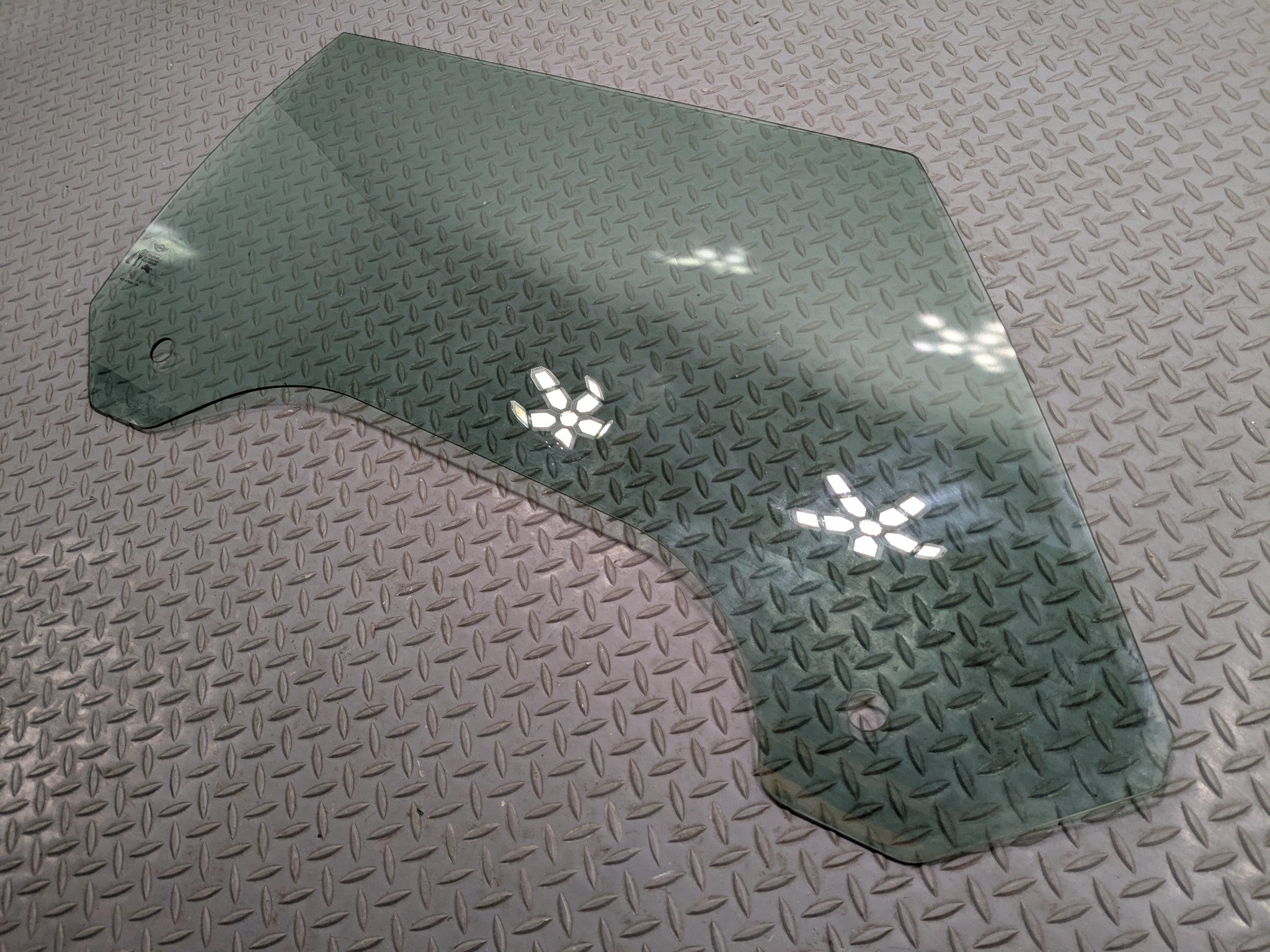 2002 - 2004 OEM MINI COOPER FRONT RIGHT PASSENGER SIDE DOOR WINDOW GLASS