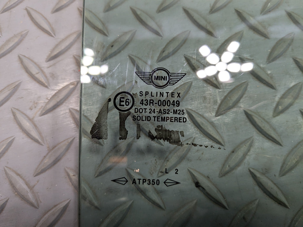 2002 - 2004 OEM MINI COOPER FRONT RIGHT PASSENGER SIDE DOOR WINDOW GLASS