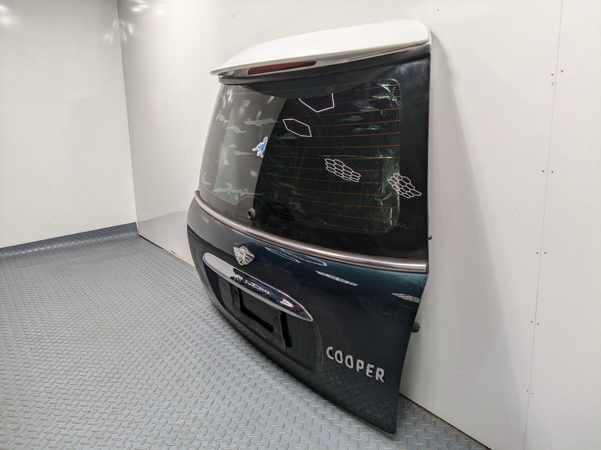 2002 - 2004 OEM MINI COOPER TAILGATE LIFTGATE SHELL PANEL WITH GLASS ASSEMBLY