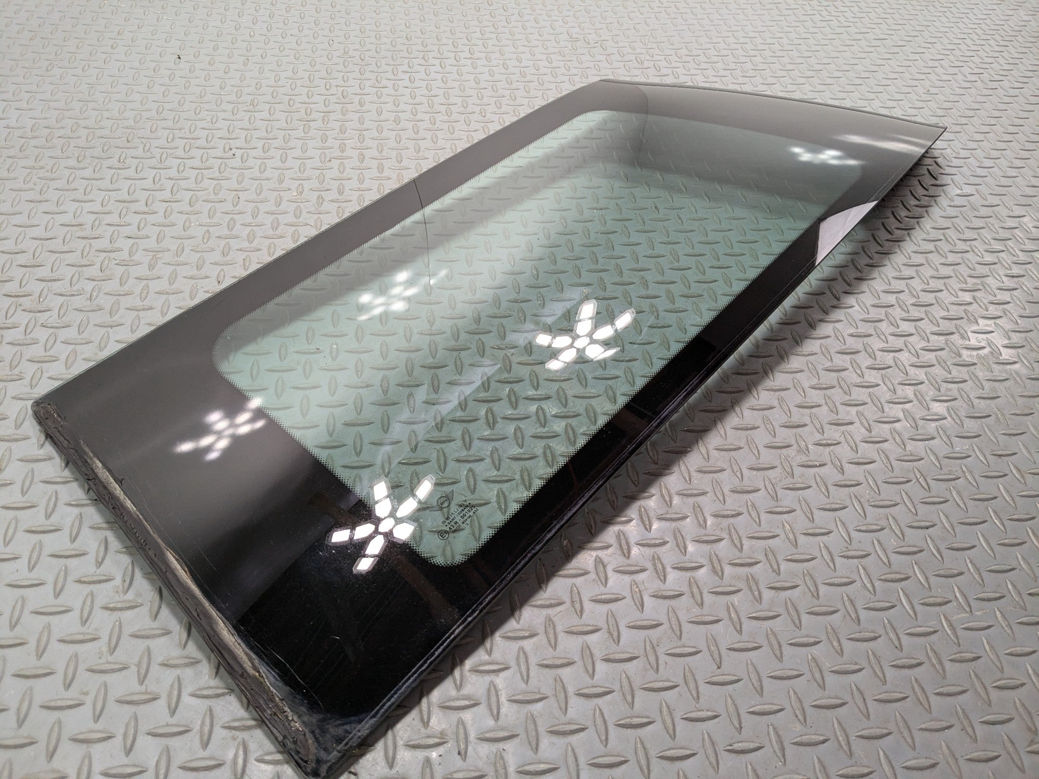 2002 - 2004 OEM MINI COOPER REAR LEFT DRIVER SIDE QUARTER WINDOW GLASS