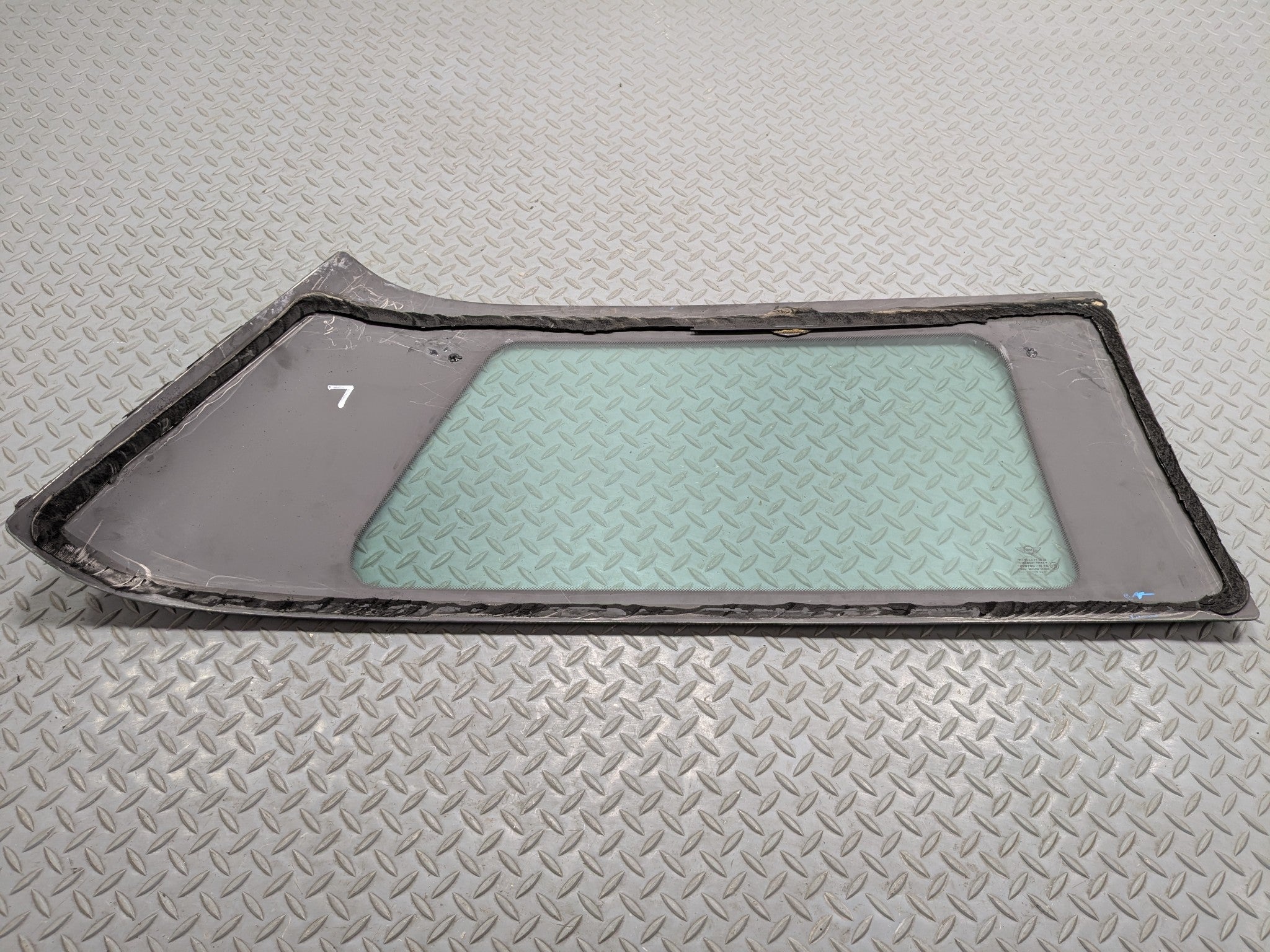 2002 - 2004 OEM MINI COOPER REAR LEFT DRIVER SIDE QUARTER WINDOW GLASS
