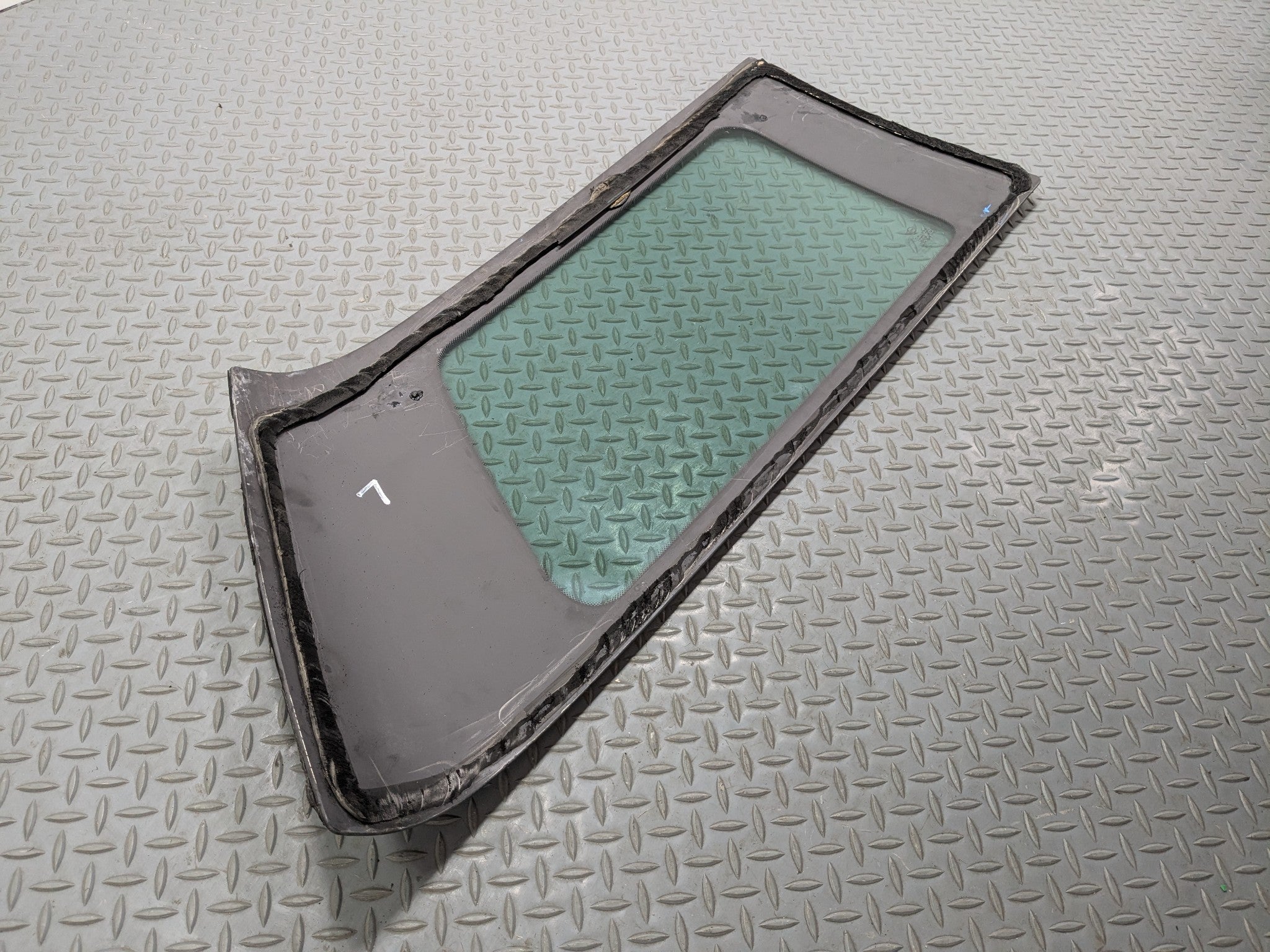 2002 - 2004 OEM MINI COOPER REAR LEFT DRIVER SIDE QUARTER WINDOW GLASS