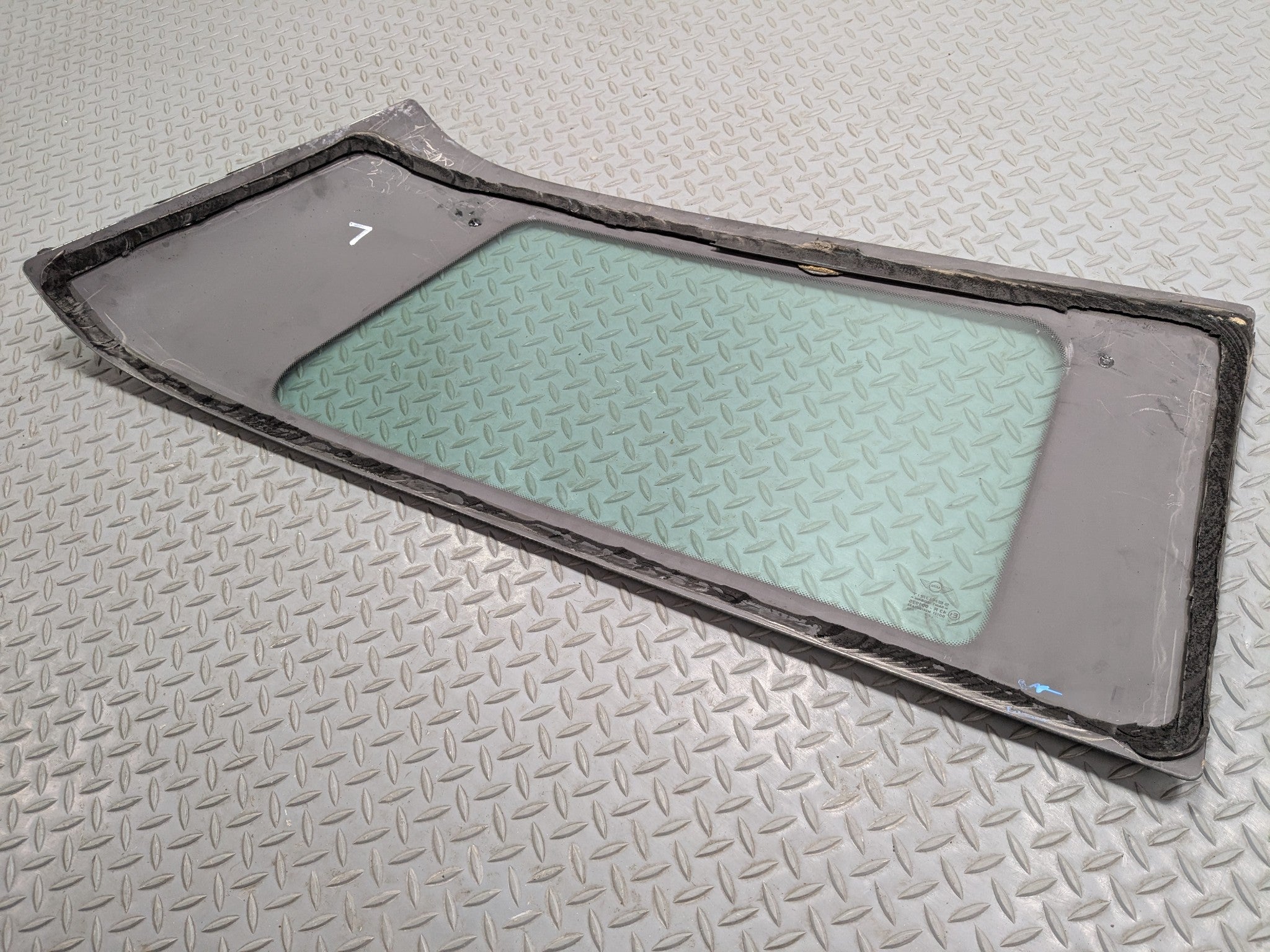 2002 - 2004 OEM MINI COOPER REAR LEFT DRIVER SIDE QUARTER WINDOW GLASS