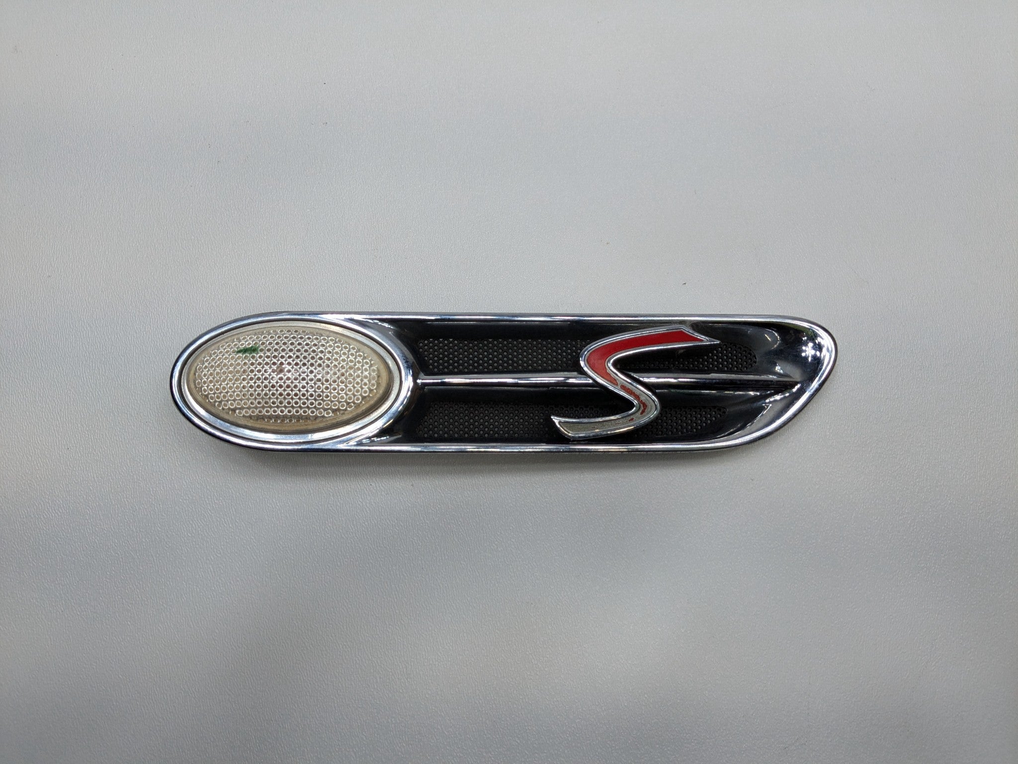 02 - 04 OEM MINI COOPER FRONT LEFT DRIVER SIDE FENDER MOUNTED TURN SIGNAL LIGHT