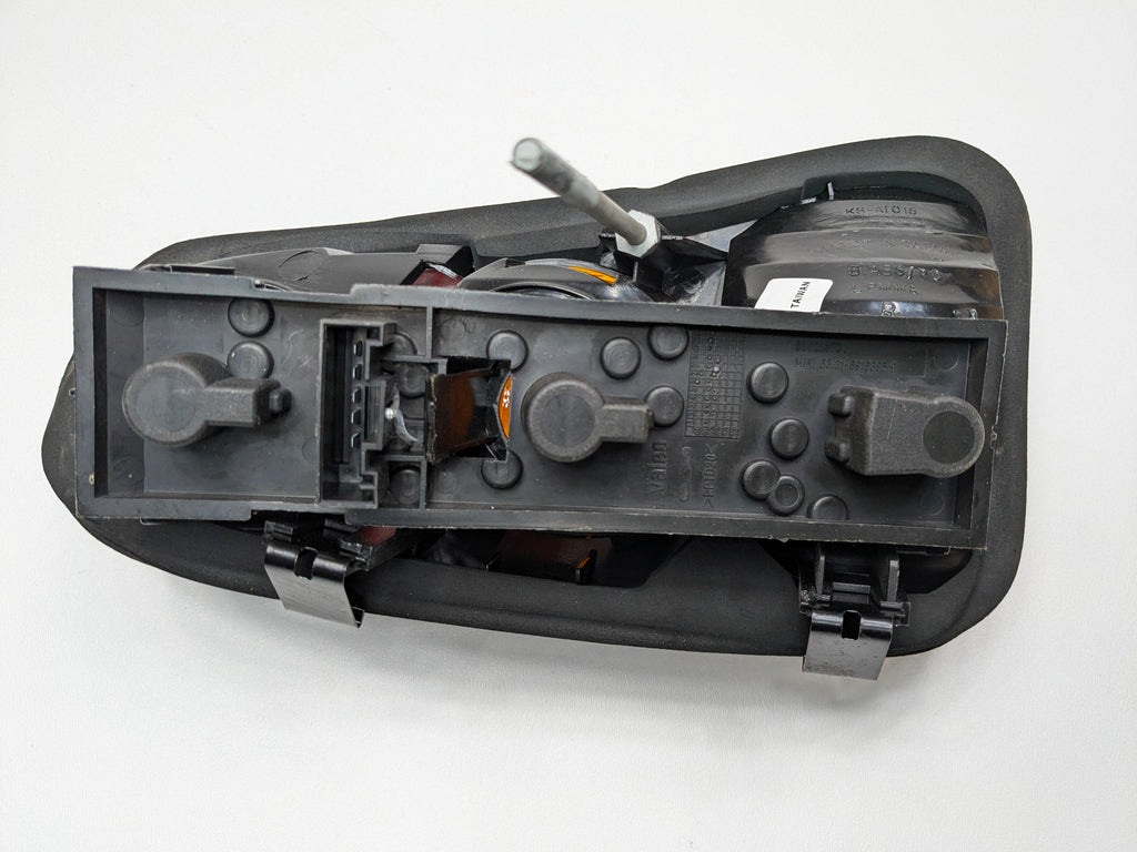 2002 - 2004 OEM MINI COOPER REAR RIGHT PASSENGER SIDE TAIL LIGHT LAMP ASSEMBLY